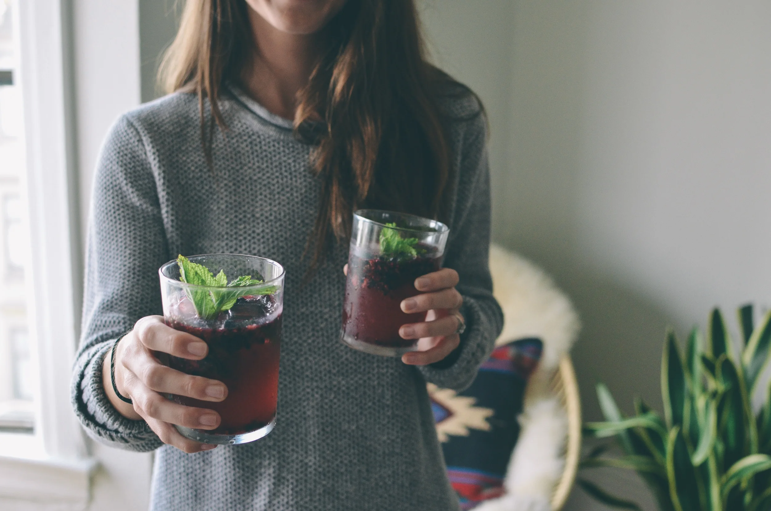 blackberry mojitos & chickpea flatbread 