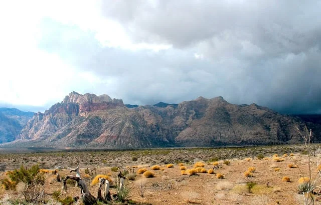off the vegas strip [hiking red rocks national reserve]
