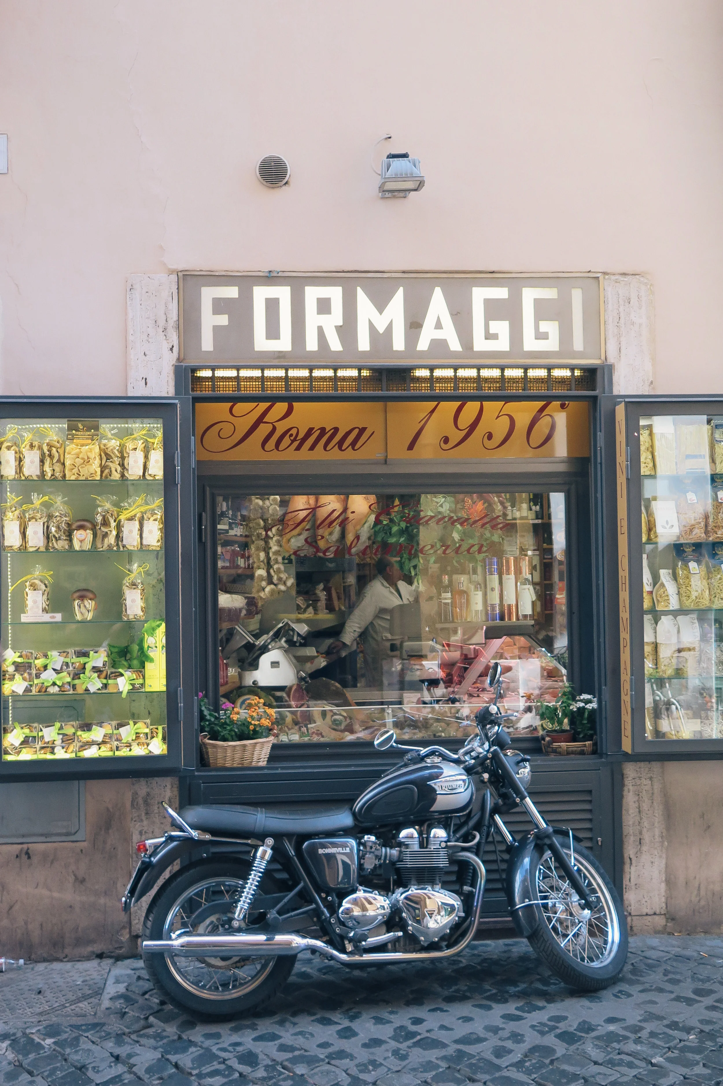 rome: quick tips to avoid touristy spots [from a local]