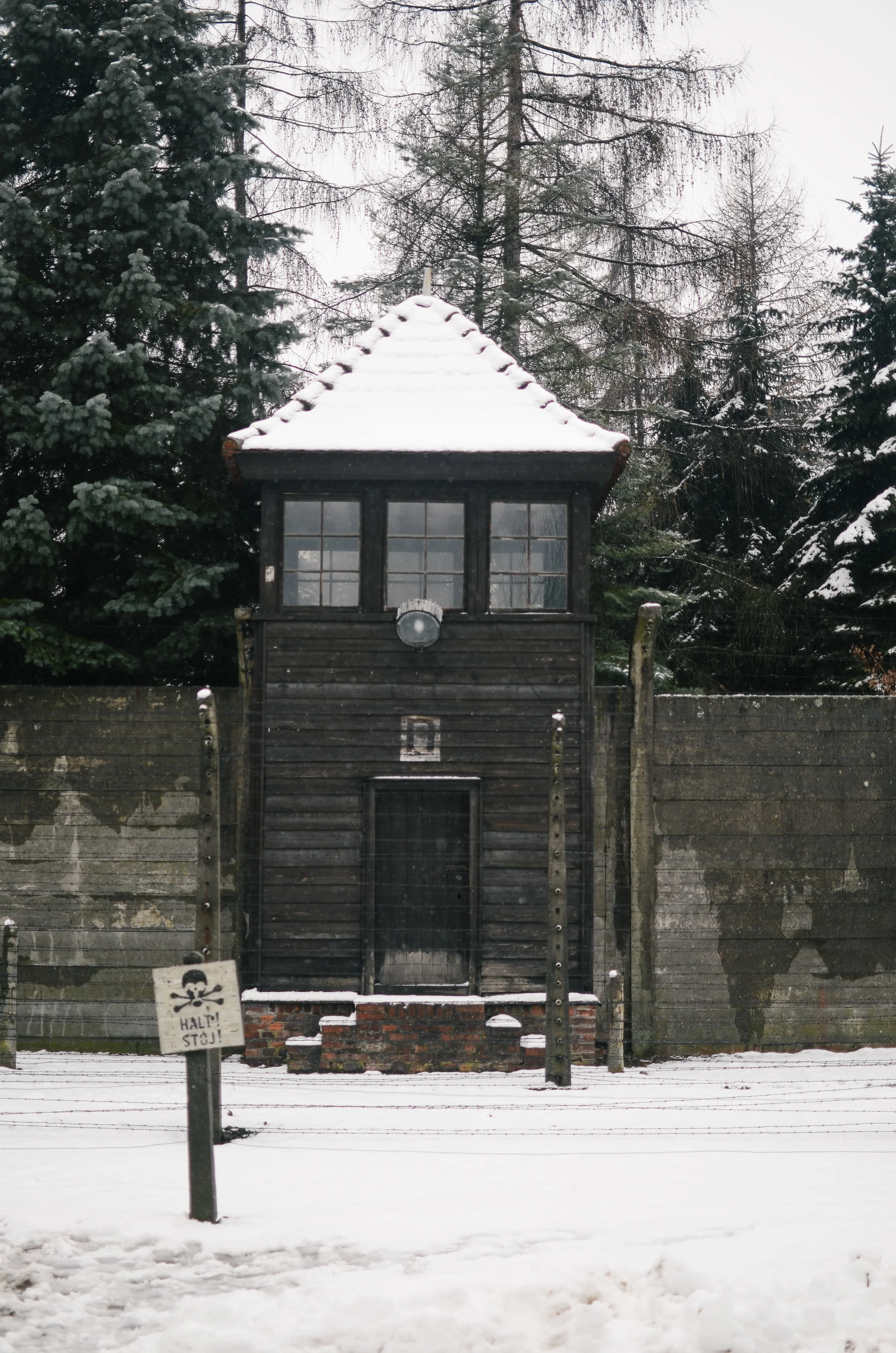aushwitz-krakow-poland-travel-guide-lifeonpin_DSC_1020.jpg