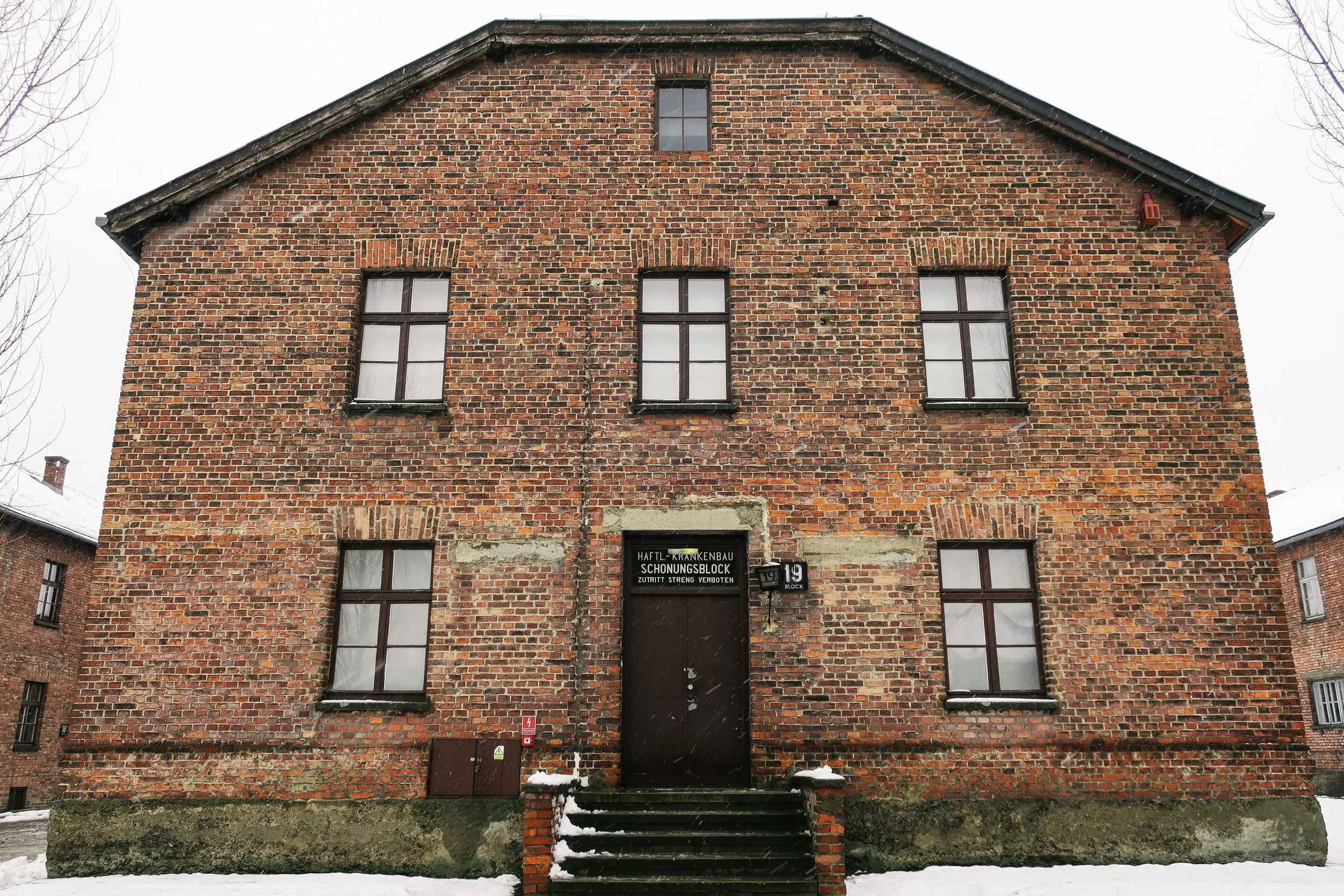 aushwitz-krakow-poland-travel-guide-lifeonpin_IMG_0209.jpg
