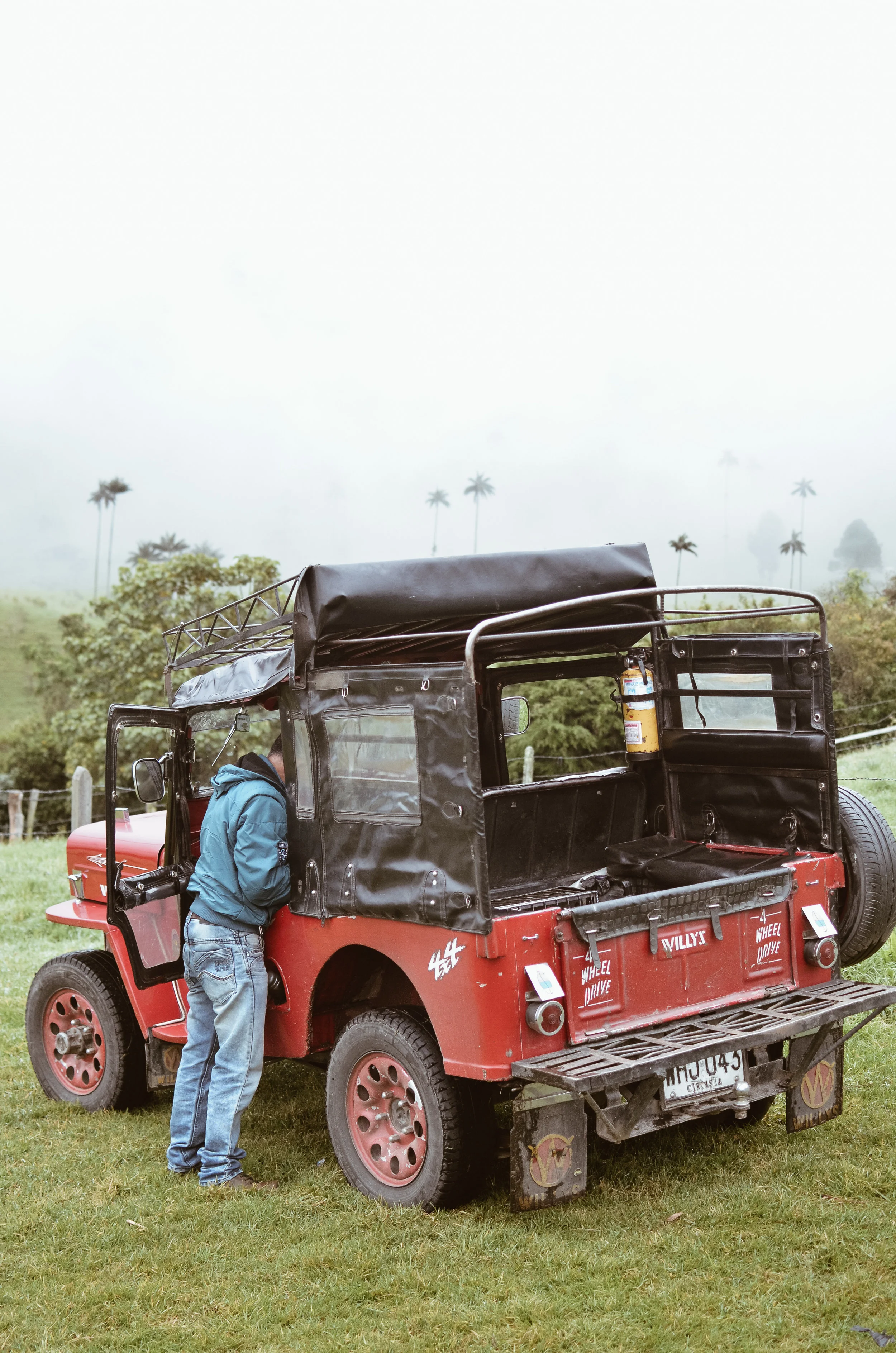  ^^&nbsp;2 people sit up front, 6 people squeeze in the back,and 3 stand on the bumper while holding on to the top rack 