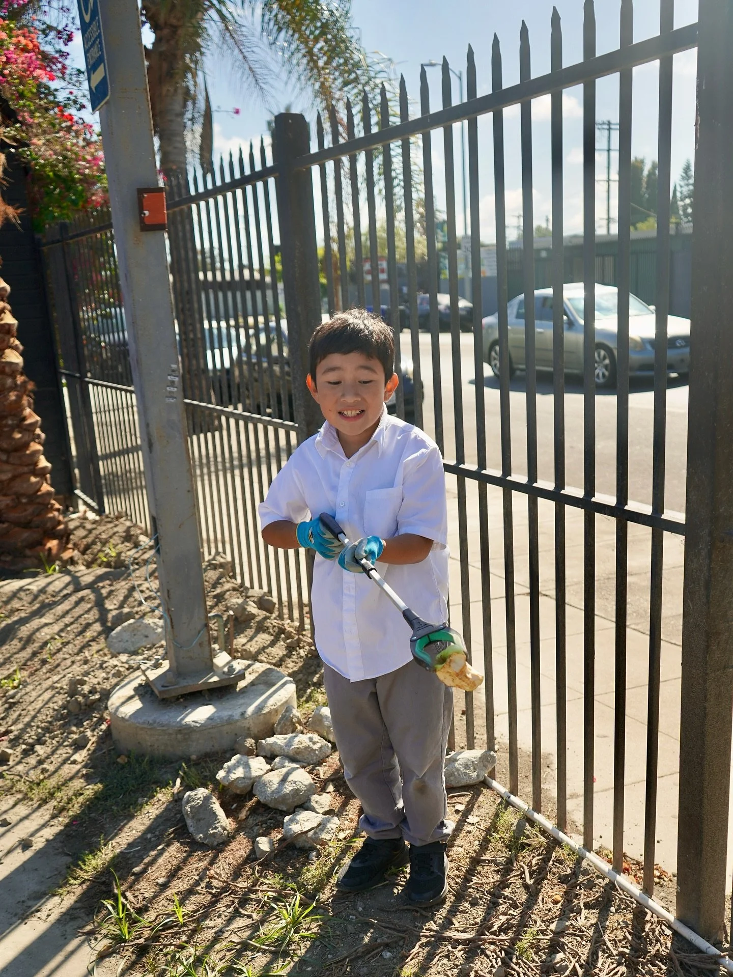 Our Busy Bees hard at work cleaning up around Strive and earning those Strive Bucks! 🐝 

Arrive early to sign up and become a Busy Bee too!