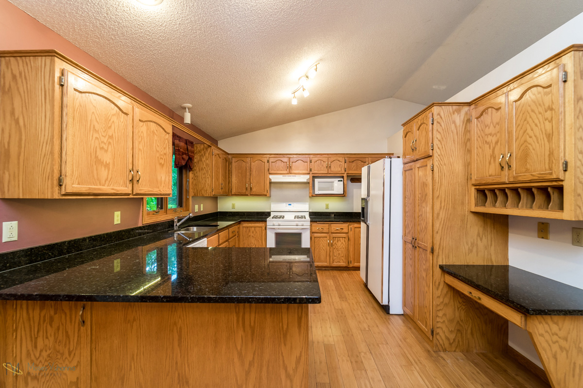 13270-marigold-street-nw-coon rapids-kitchen1.jpg