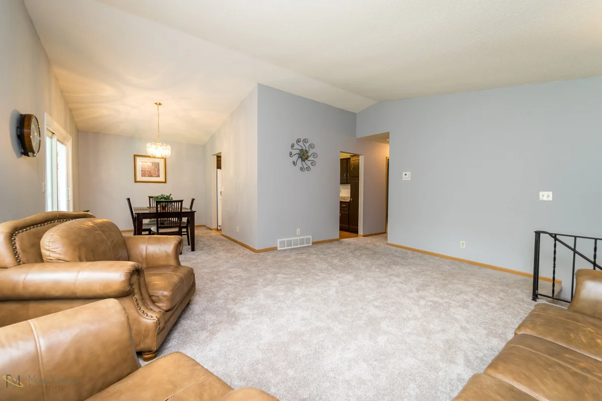 10405-39th-avenue-n-plymouth-mn-living dining room2.jpg