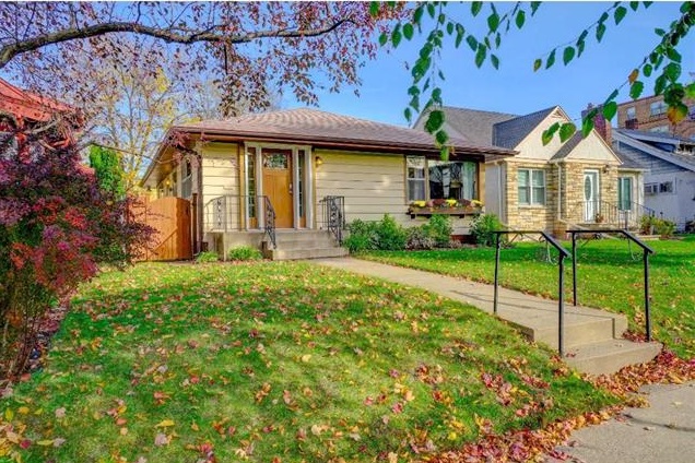 FrontofHouse Pic.jpg