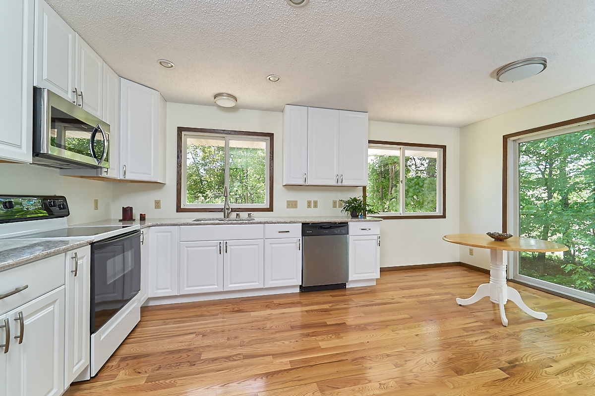 17211-davenport-street-ham-lake-kitchen-dining.jpg