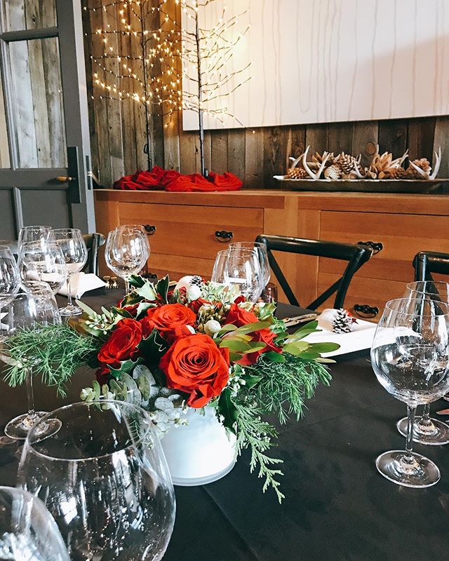 Festive Ladies Luncheon @ramsgatewinery today. A favorite event. ❤️🍷🎄
.
.
#saraflorals #eventflorals #ladiesluncheon #itsforthekids