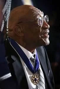 Charlie Sifford wearing his Presidential Medal of Freedom