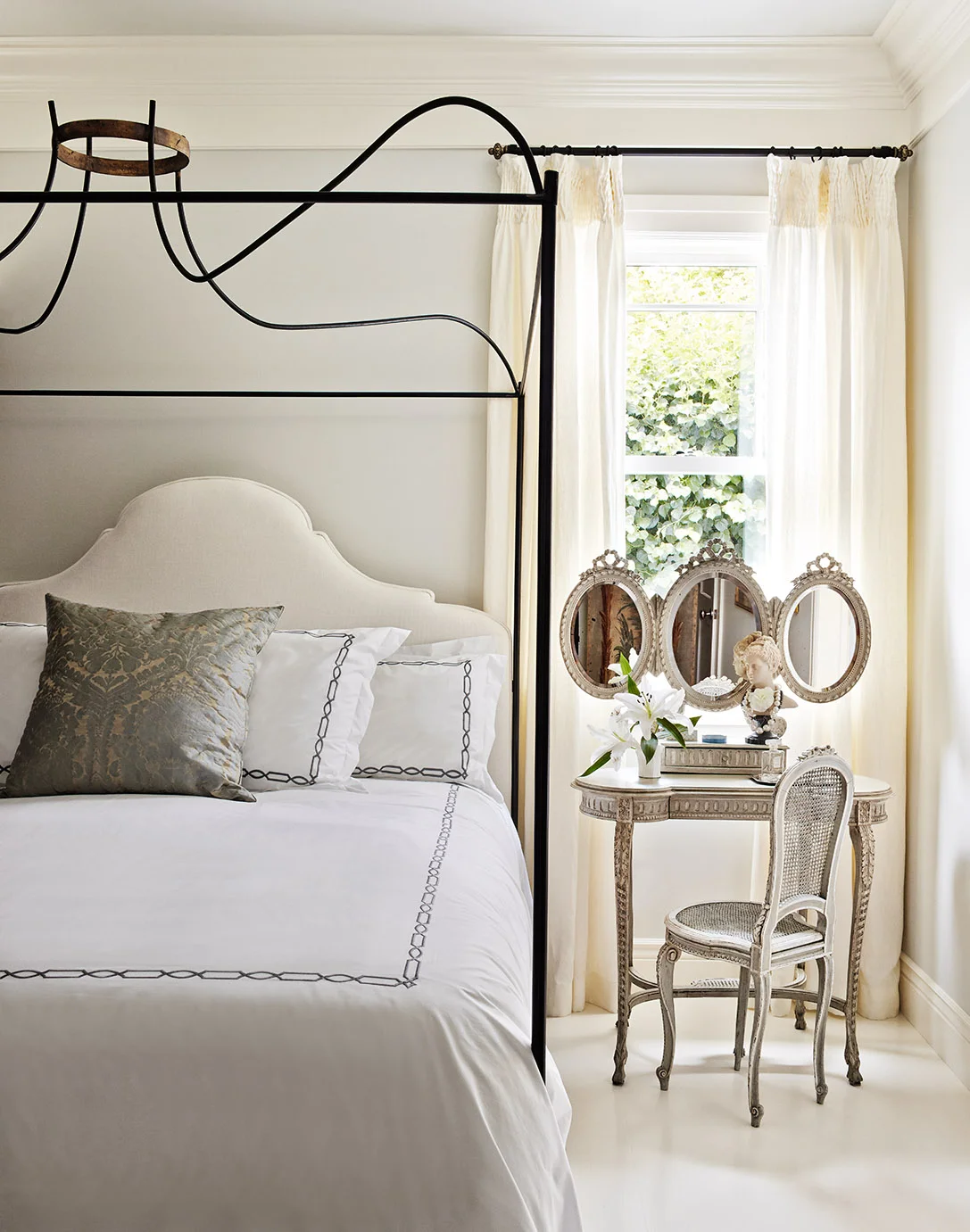 64_ShadyLane_MasterBedroom_01.jpg