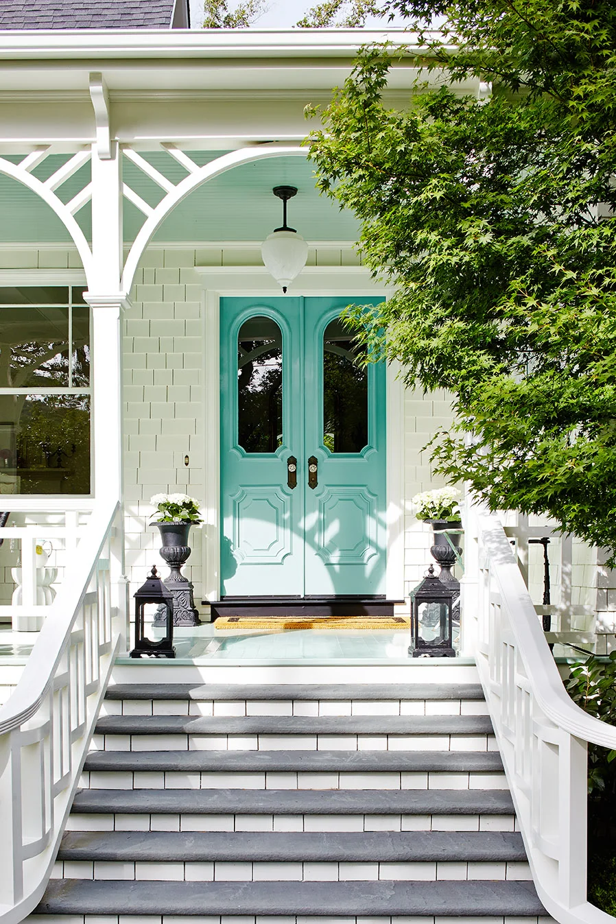 64_ShadyLane_FrontPorch_03.jpg