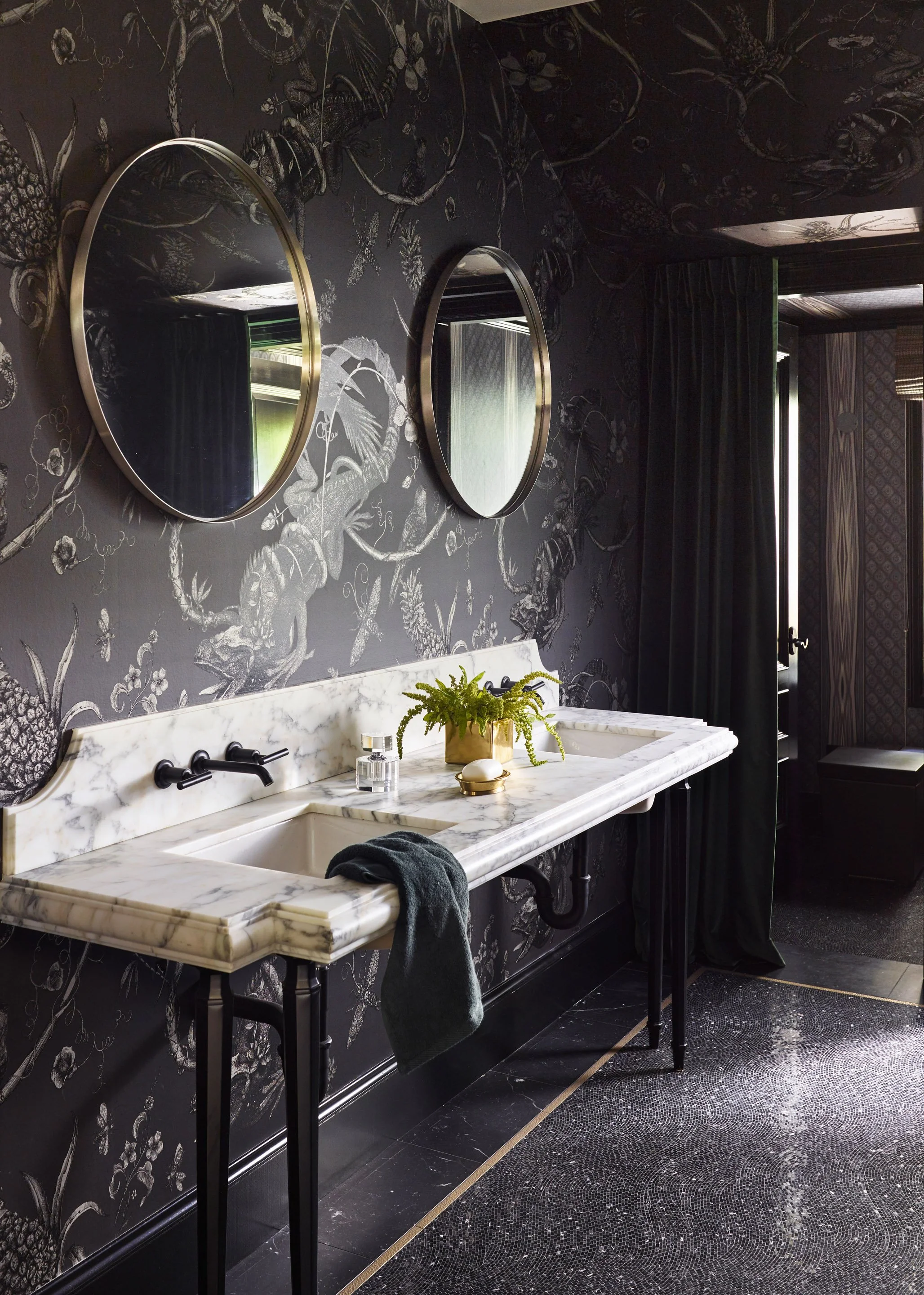 LPT_Black_Bath_01.jpg