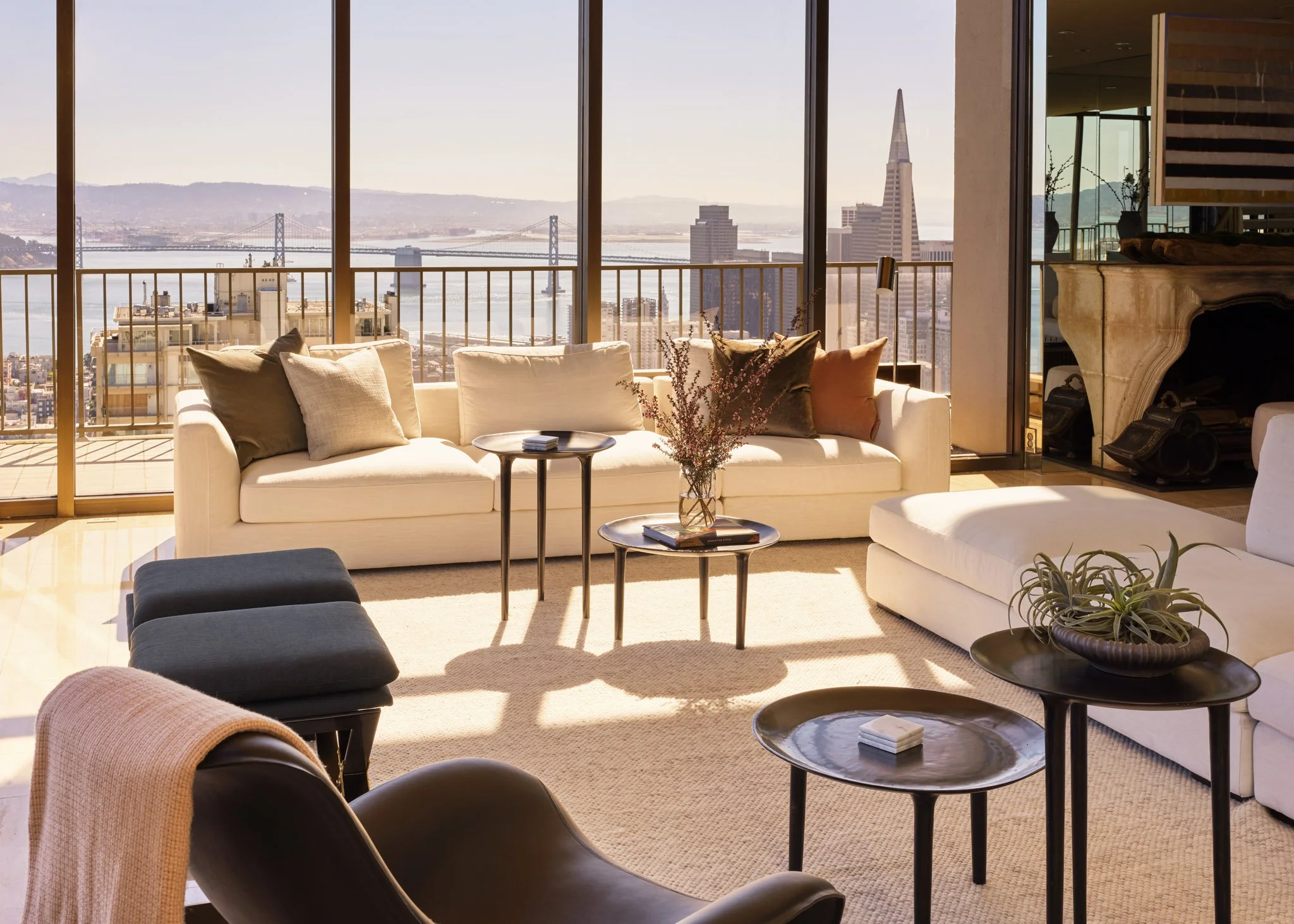 999Green_NorthPenthouse_Living_05.jpg