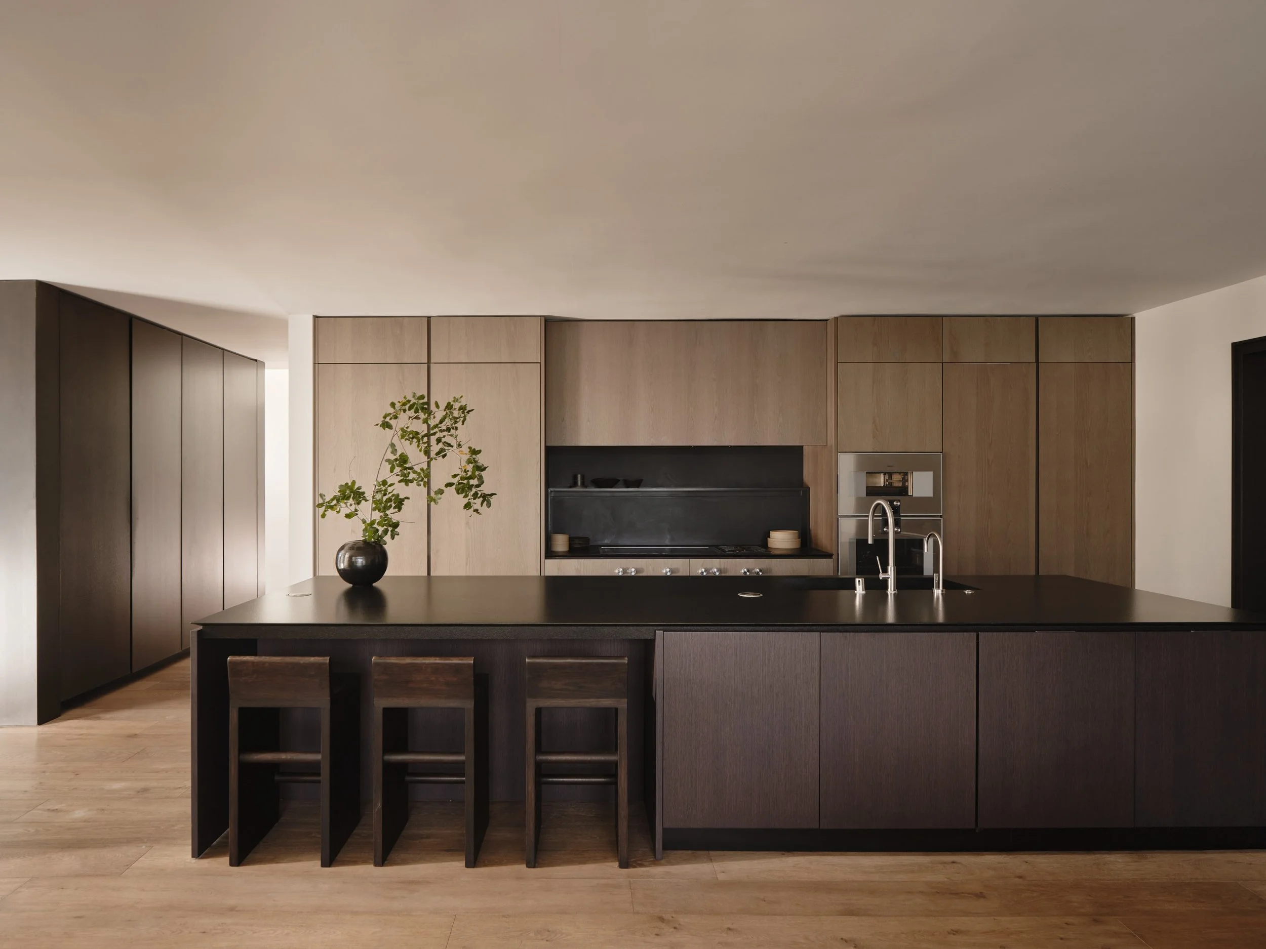 10850Loyola_Kitchen_01.jpg