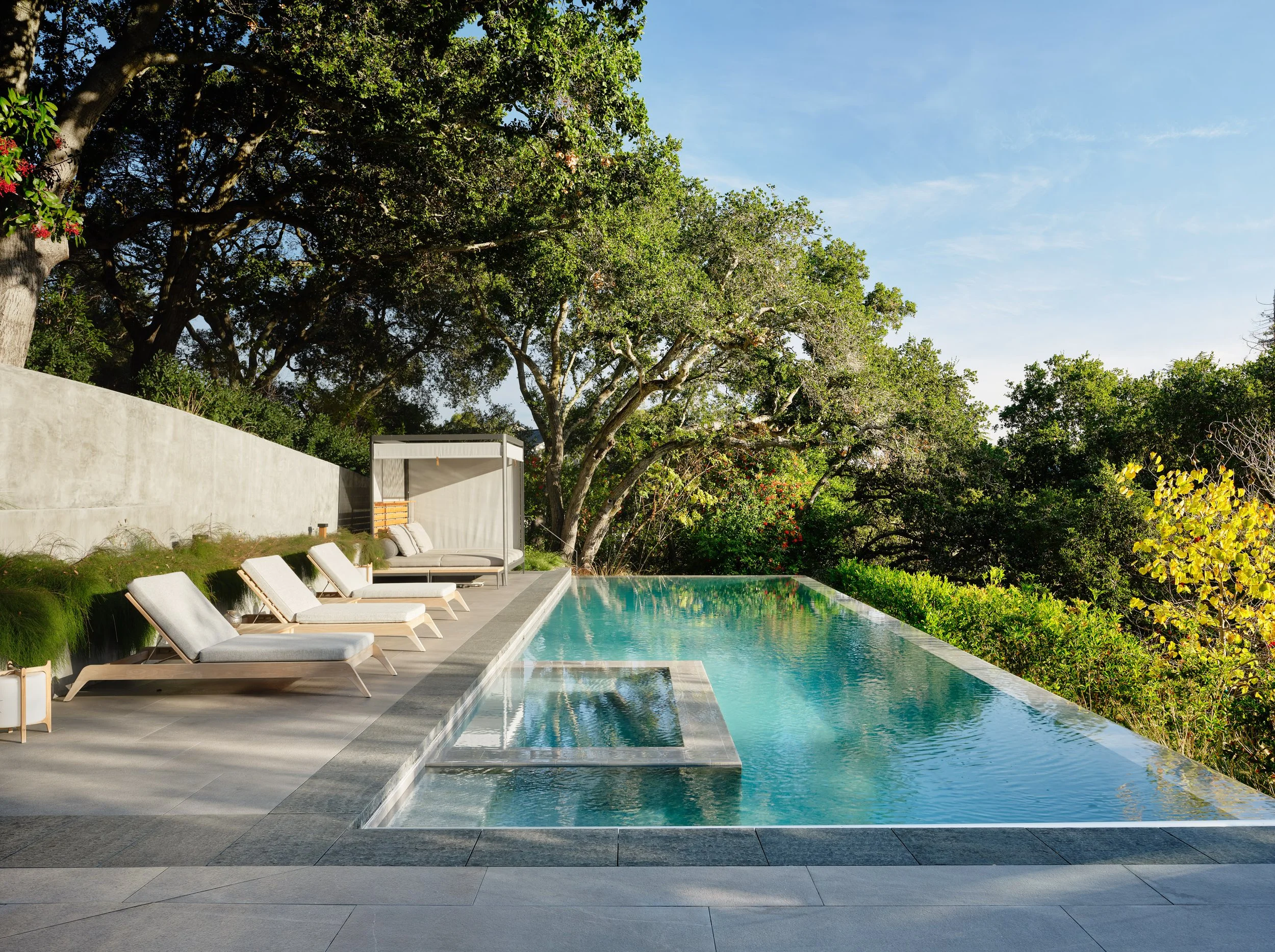 10850Loyola_Pool_01.jpg