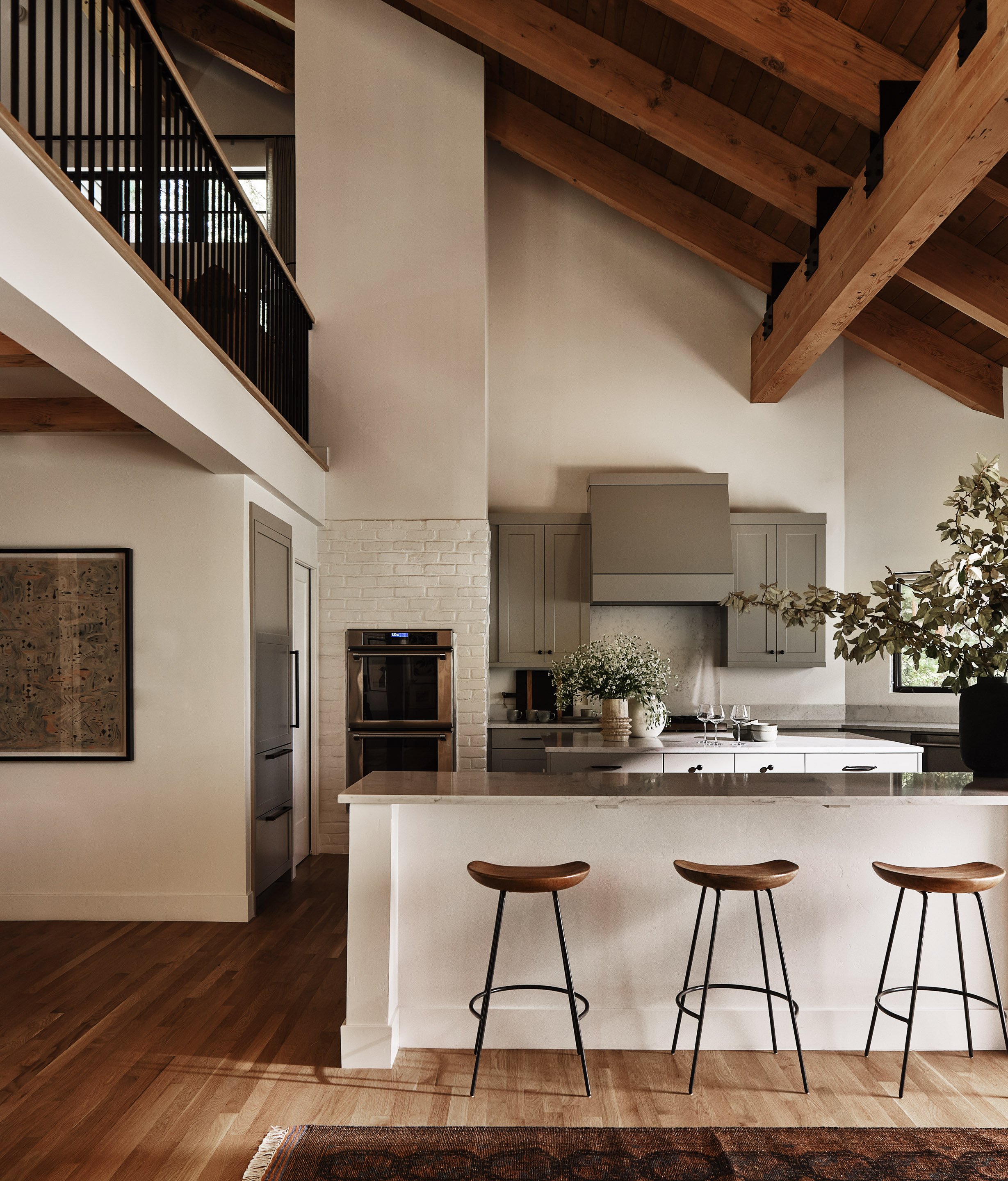 220SouthMeadow_Kitchen_01.jpg