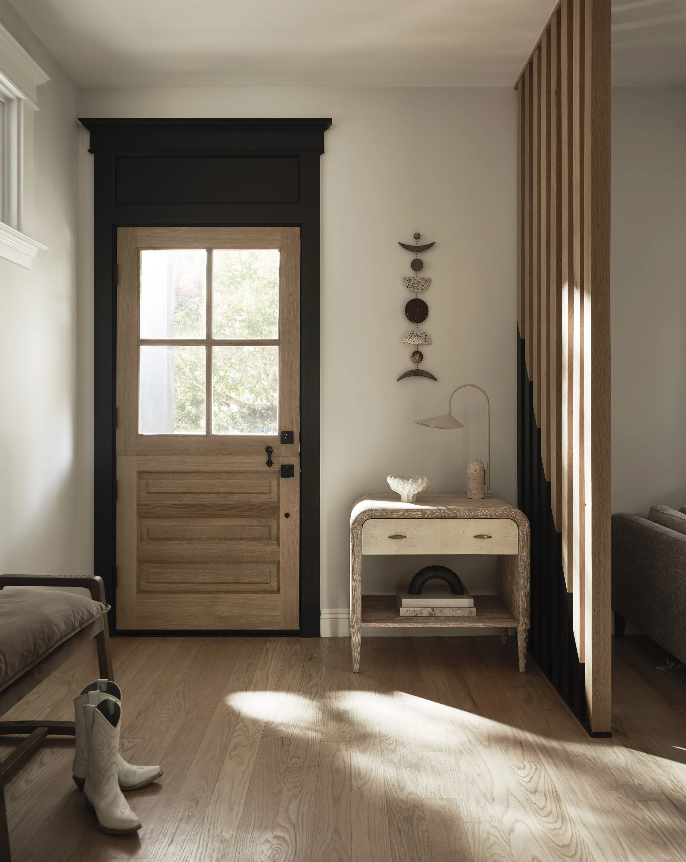 69Walnut_Entry_02.jpg