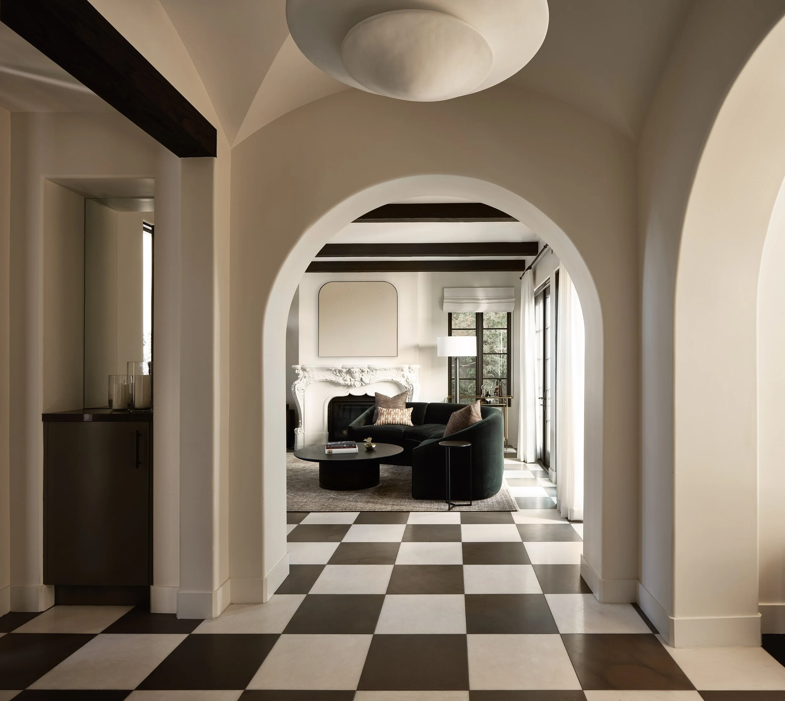 337SLinden_Entry_03.jpg
