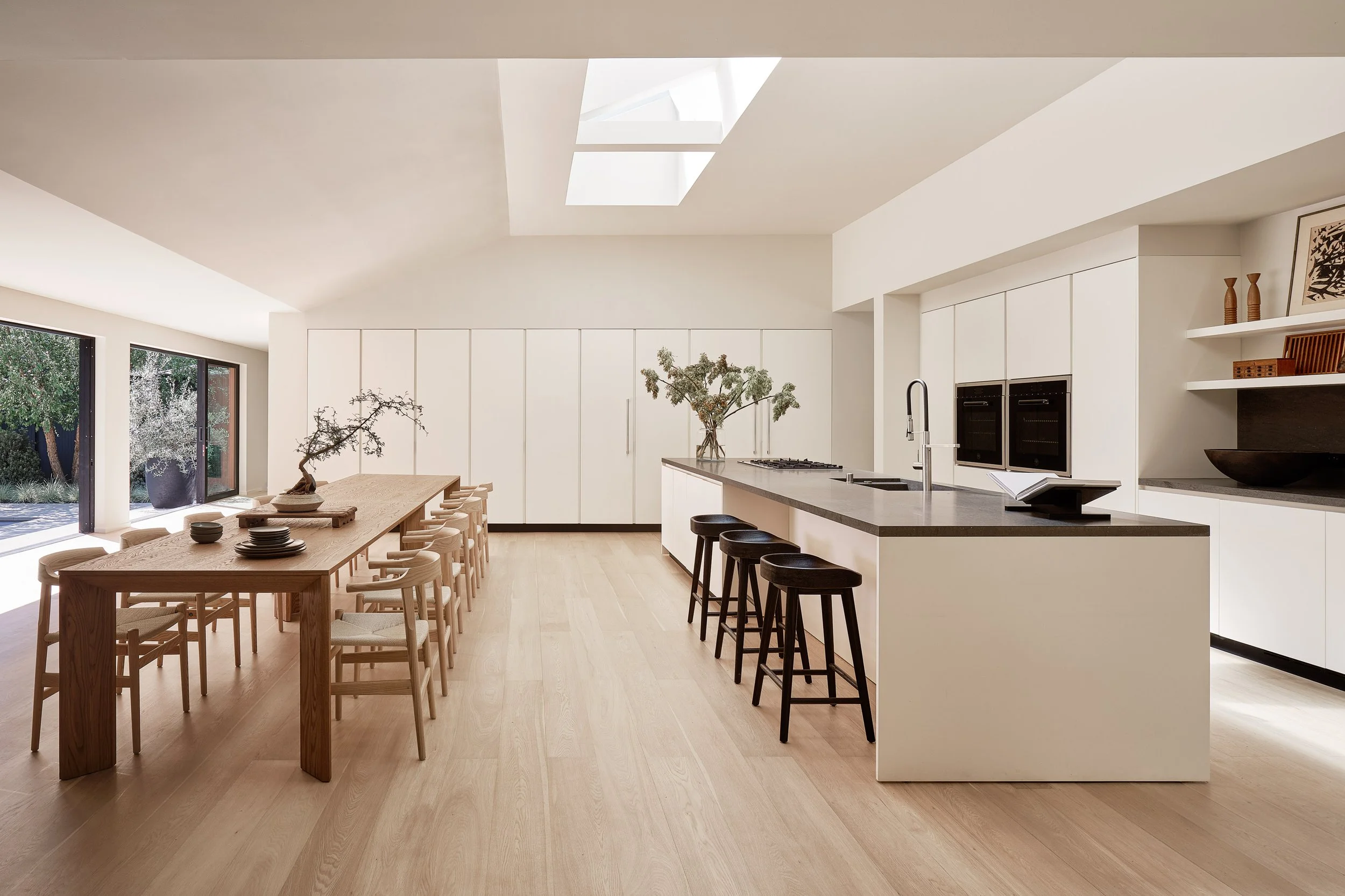 225RobinRd_Kitchen_01.jpg