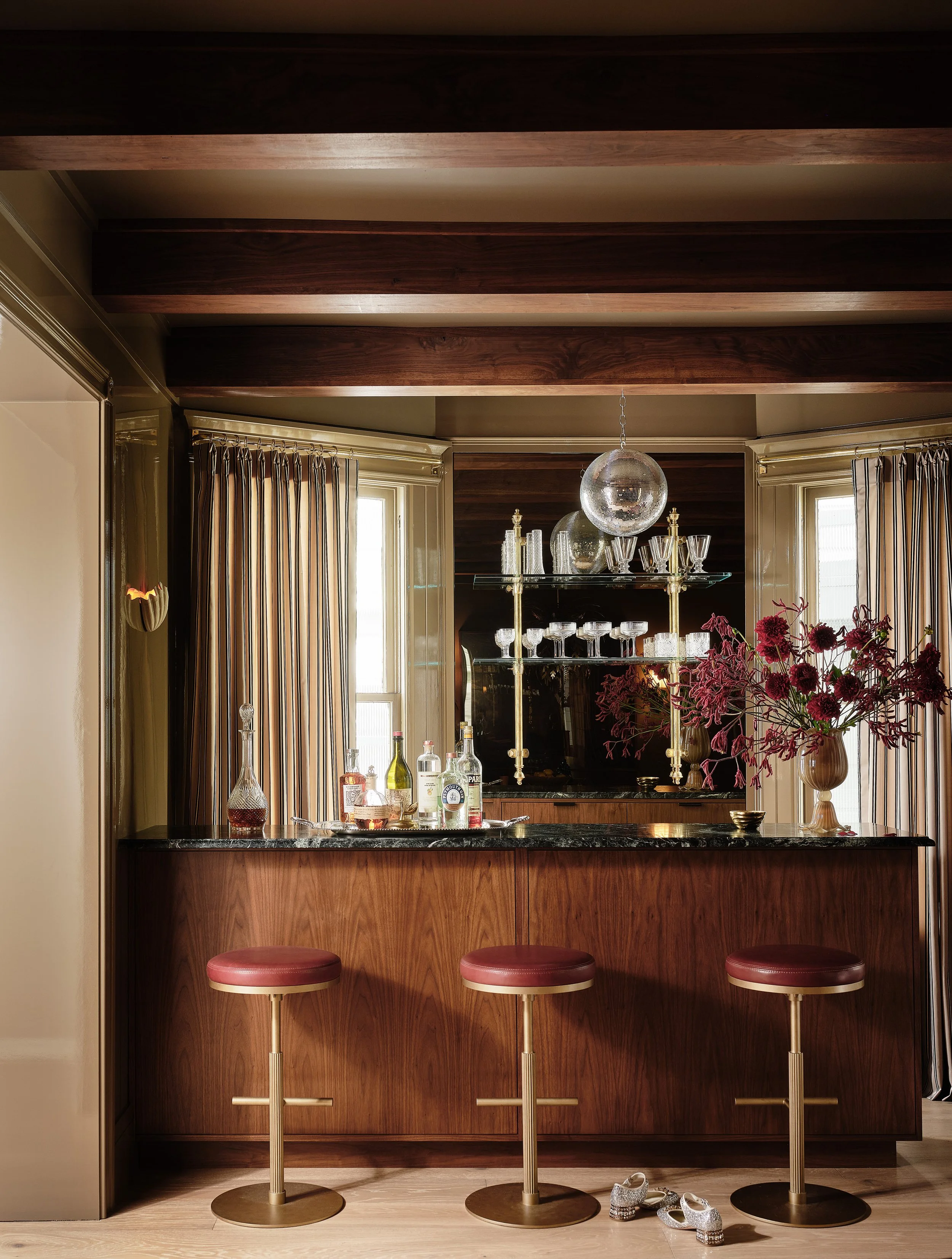 218_15thAve_Bar_01.jpg