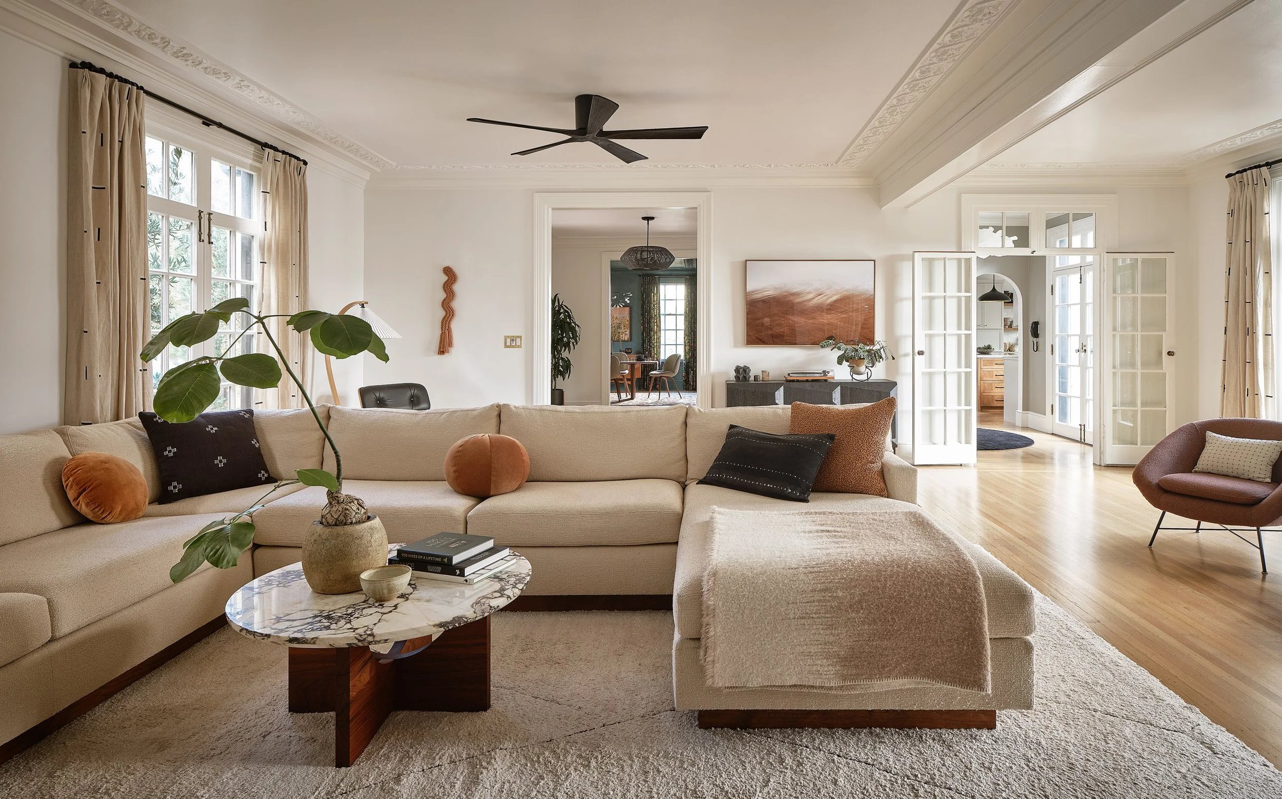 228SeaView_Living_01.jpg