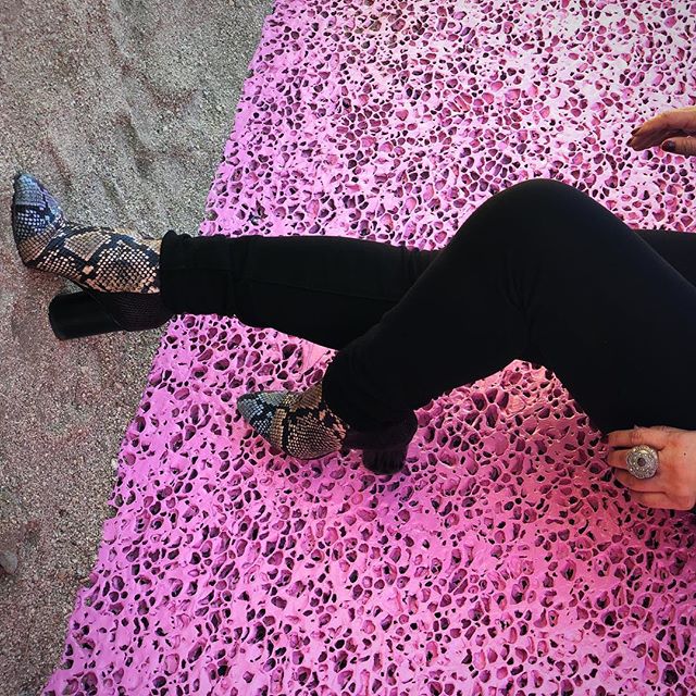 I mean, how can you not rock your 🐍 boots in the desert??!