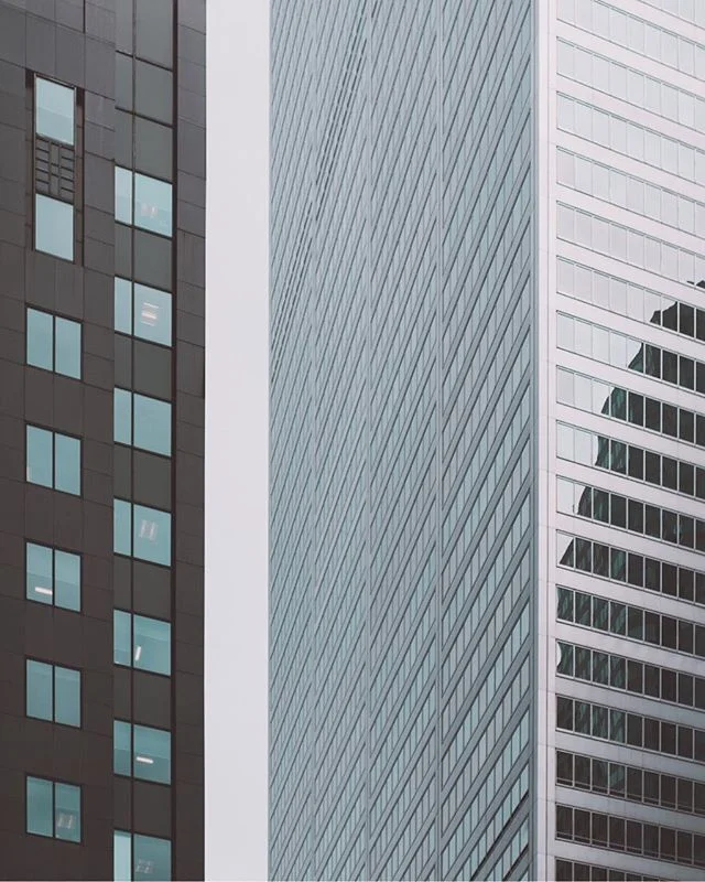 What are you favourite aspects of the city/street to capture?

Architecture and patterns always find their way into my work. 🙌