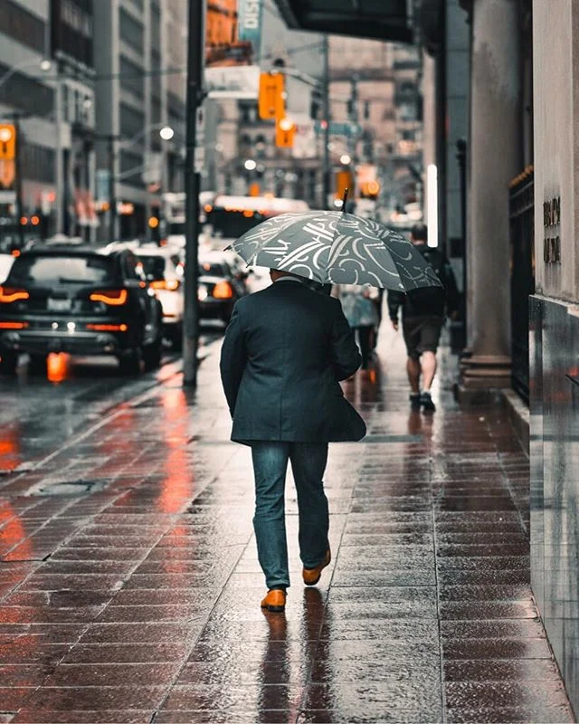 Rainy days make shooting so much fun. Soft light, awesome reflections and that special rainy glow.  Probably my favourite setting for a city by far 🙌

Only thing I don't like about these days is the commute into the city... 😩