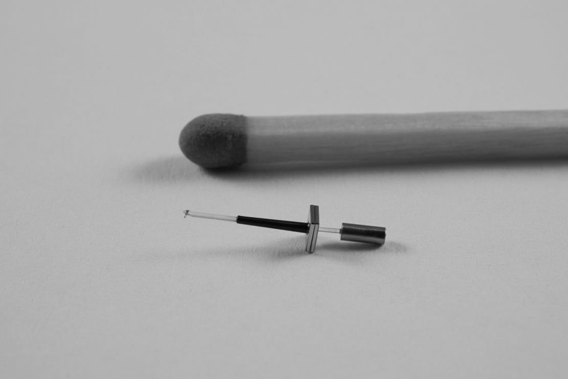 Perspective image of Sapphire Cantilever, Diamond Stylus and Titanium housing of EMT Novel Titan Cartridge