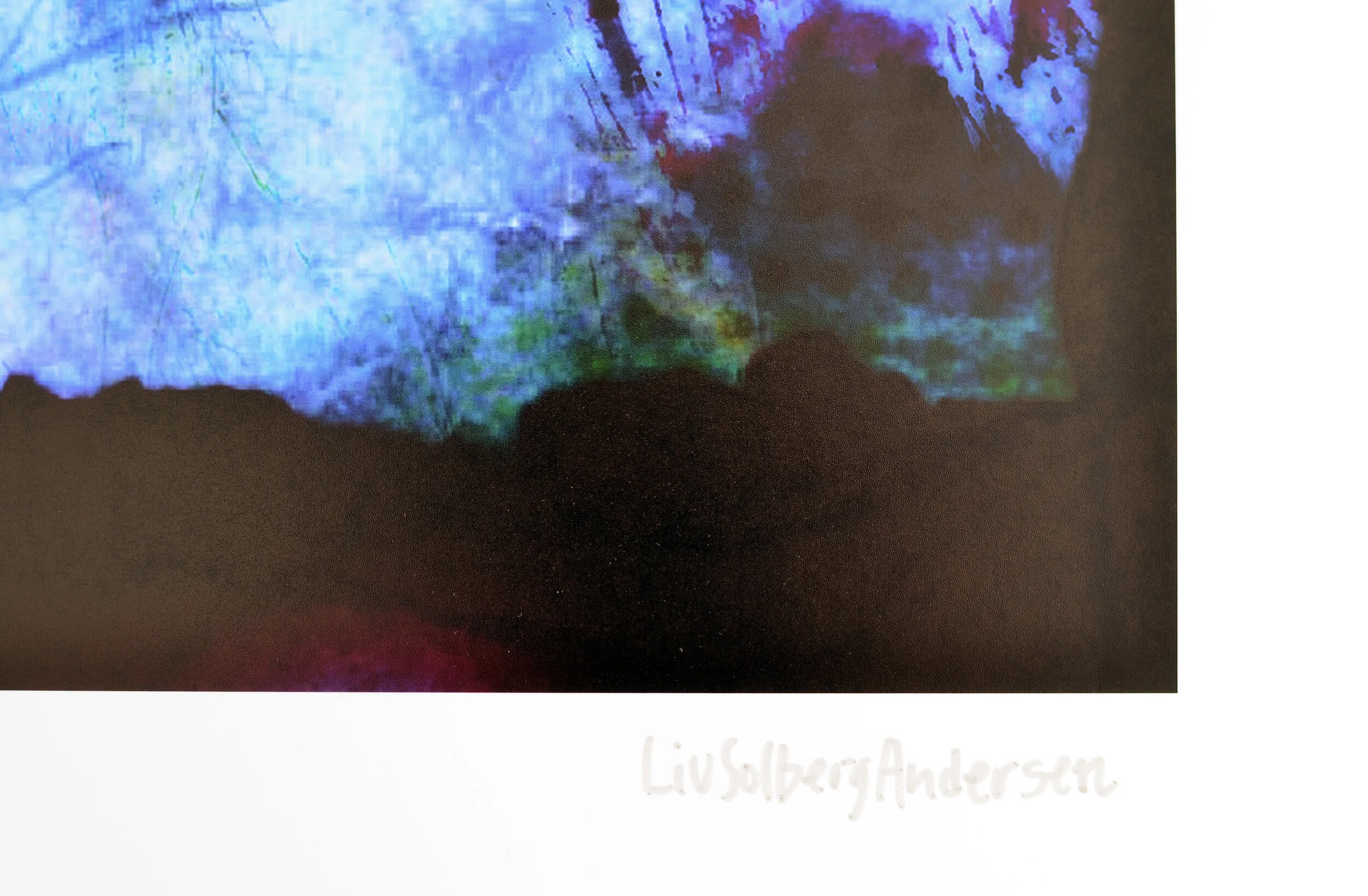 Blå morgonlys-signatur.jpg