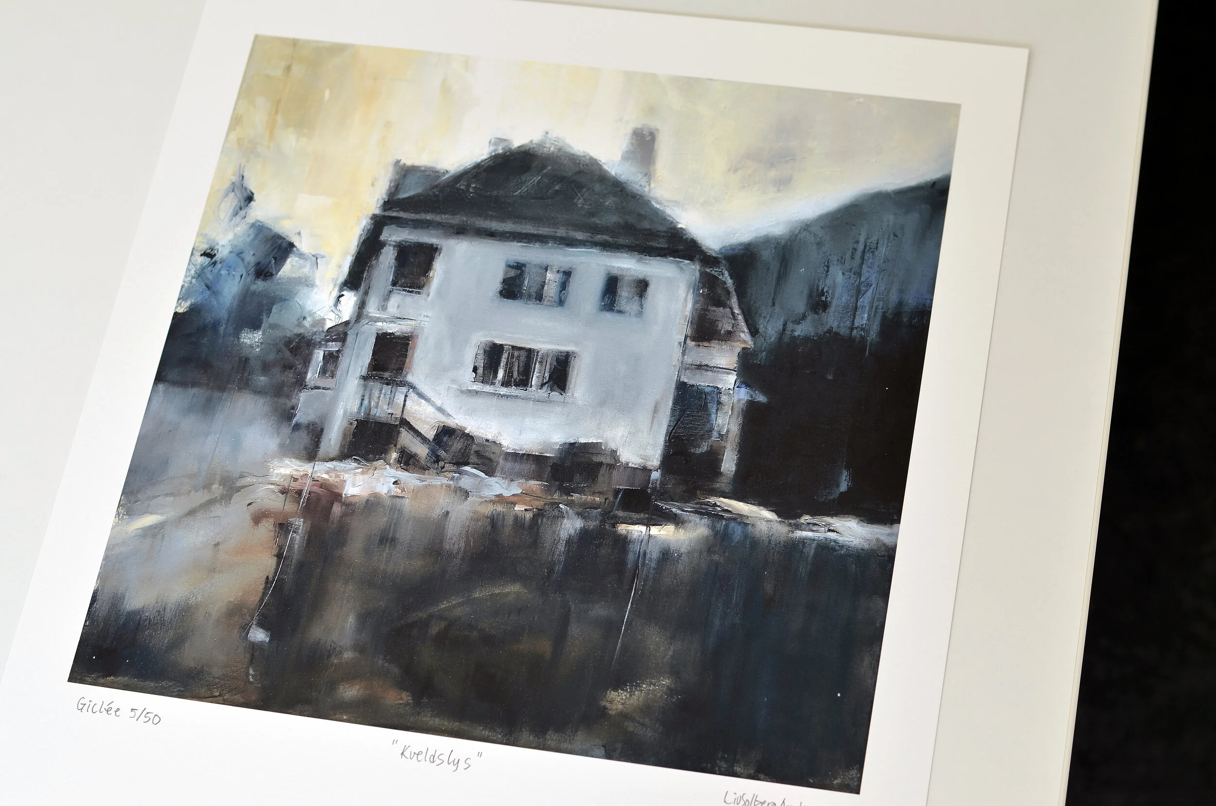 Kveldslys-på bord.jpg