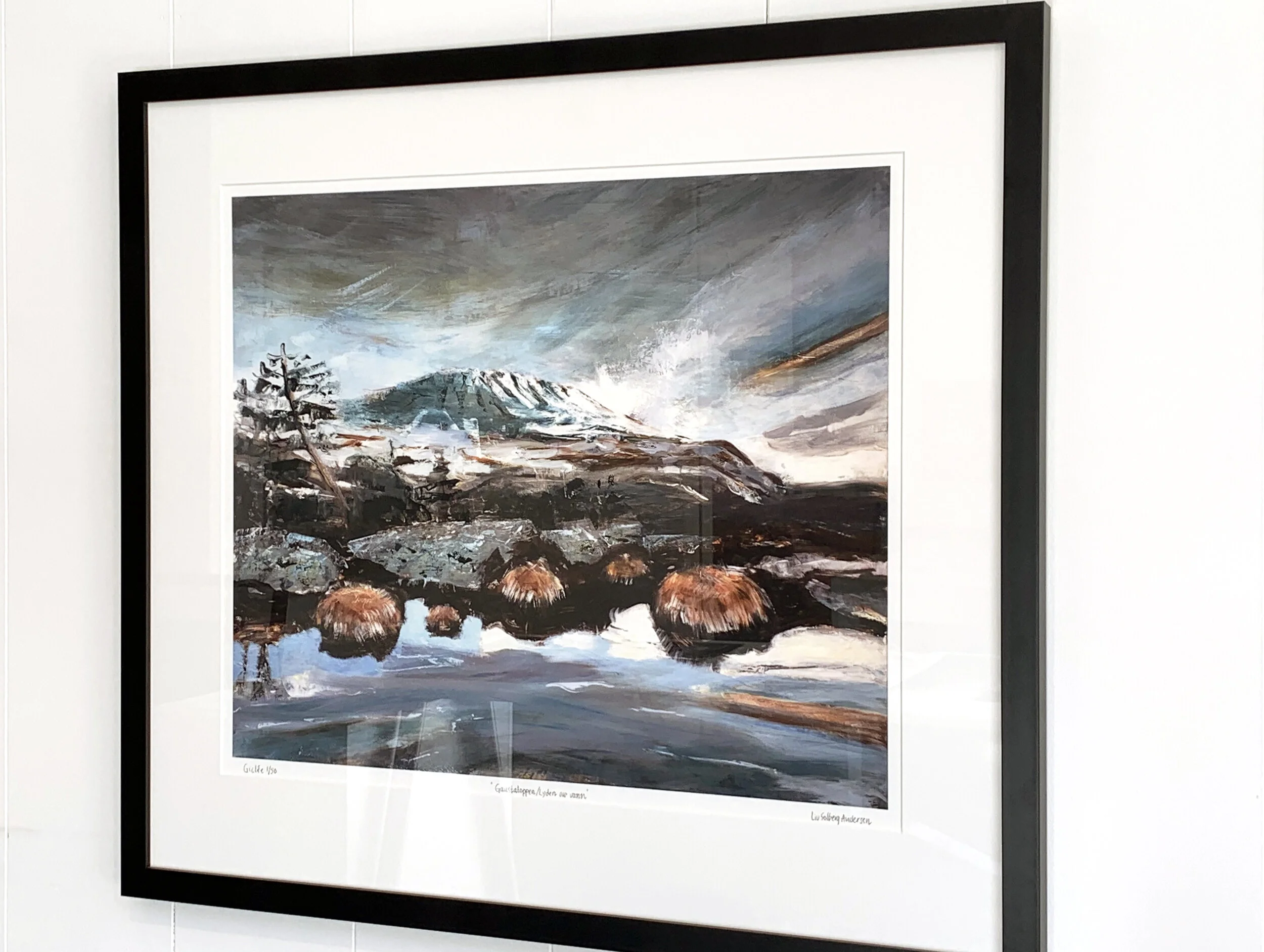 Lyden av vann-med ramme.jpg