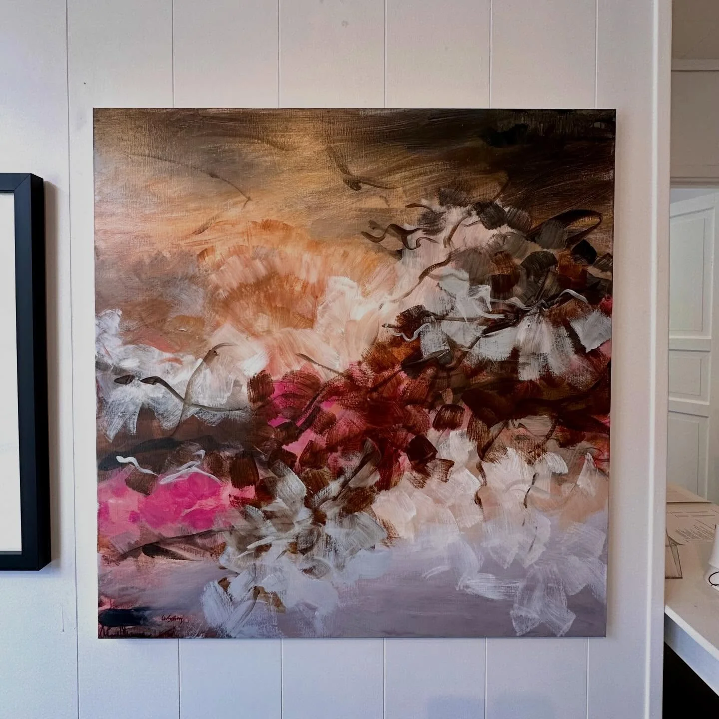 Maleriet &laquo;Lys og m&oslash;rke&raquo; solgt, pakket og sendt av g&aring;rde med ny eier. Takker for tilliten, takknemlig for hvert eneste maleri som f&aring;r en ny eier! N&aring; er jeg i gang med et st&oslash;rre lerret p&aring; 130x150 cm. 

