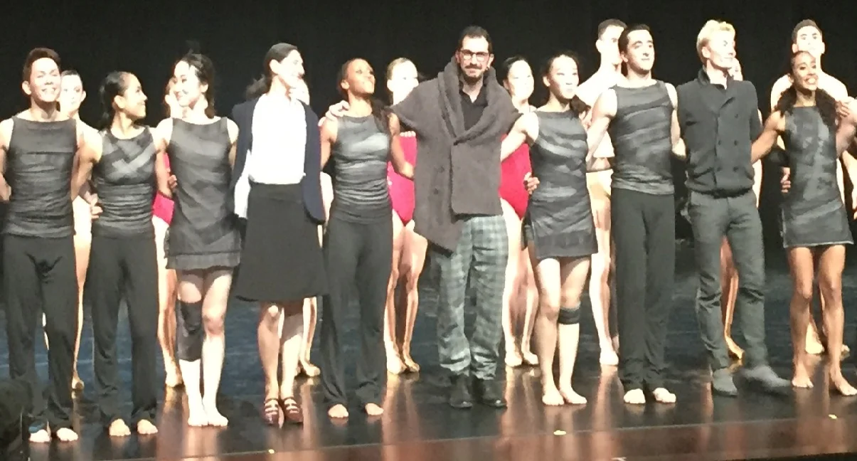 Salut final spectacle conservatoire de Nice avec Paola Cantalupo, Francesco Nappa et Julien Guérin entourés des danseurs