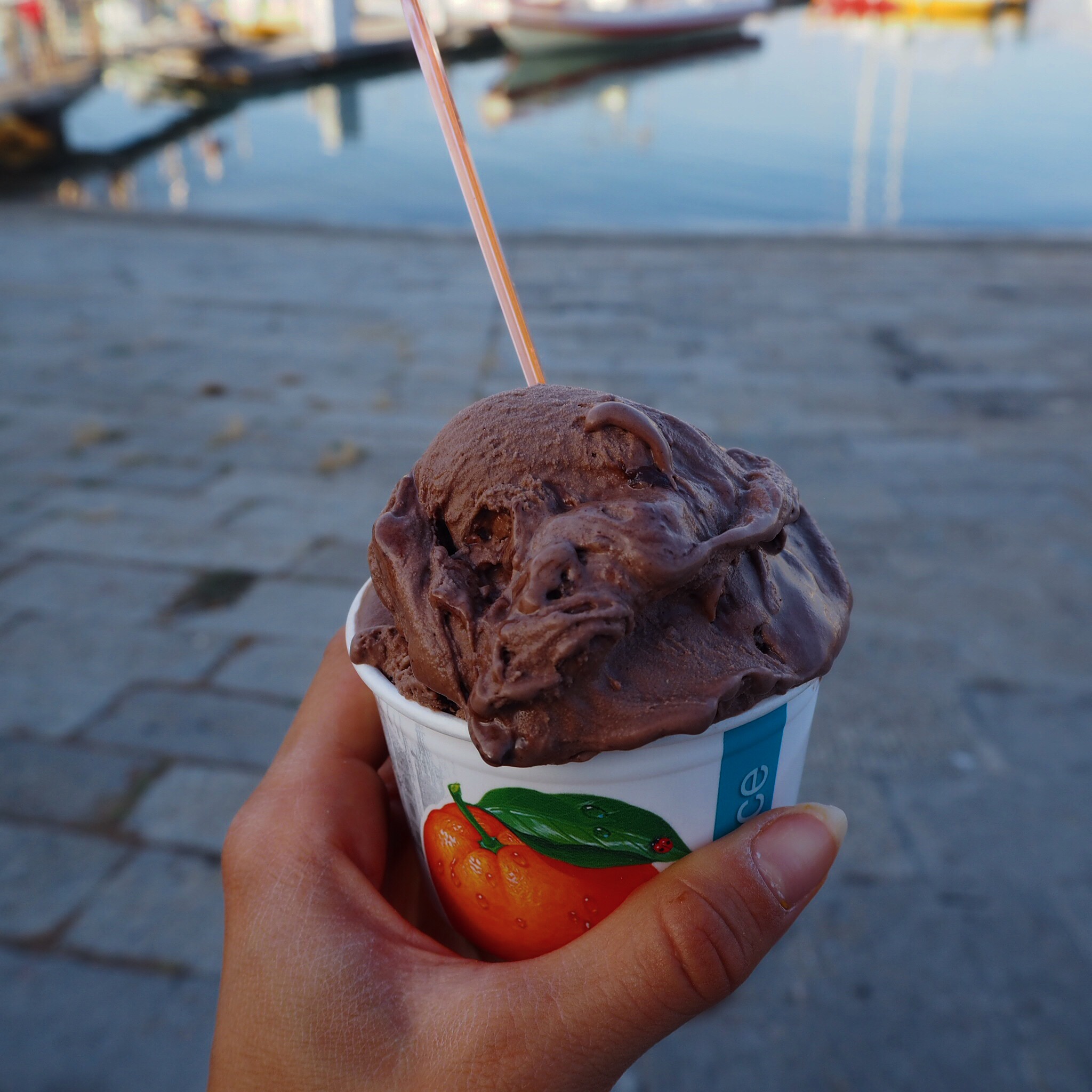 Pravé italské gelato nesmělo chybět a příchut exclusive double chocolate rozhodně stála za to! A mimochodem - tohle je jeden ,,kopeček´´ :) Traditional gelato is a must when in Italy. I went for an exclusive double chocolate flavour and it was on point! And by the way - this is just one scoop :)