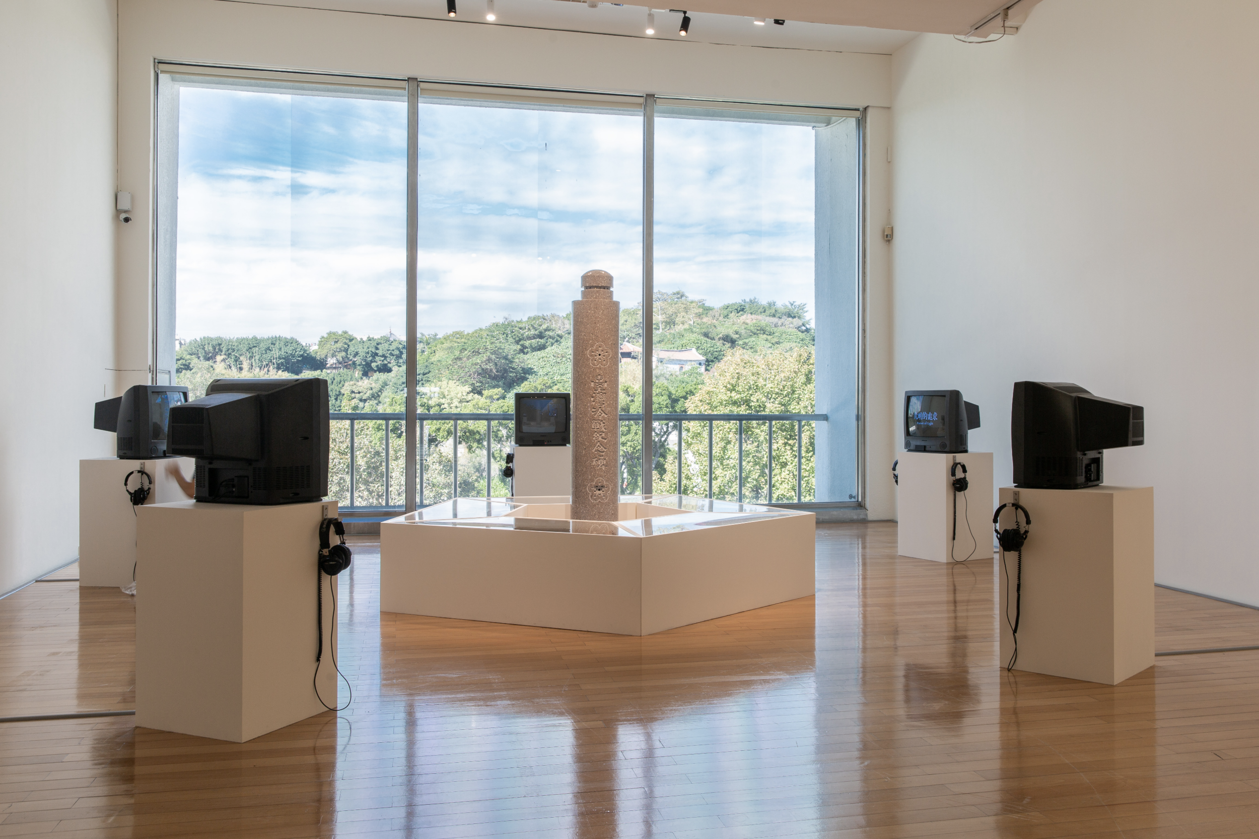 Chin Cheng-Te, Lee Chia-Hung, Lin Chuan-Kai, and Chen Yi-Chun, Making Friends/ Fire, 2020. Courtesy of the Artist and Taipei Fine Arts Museum.