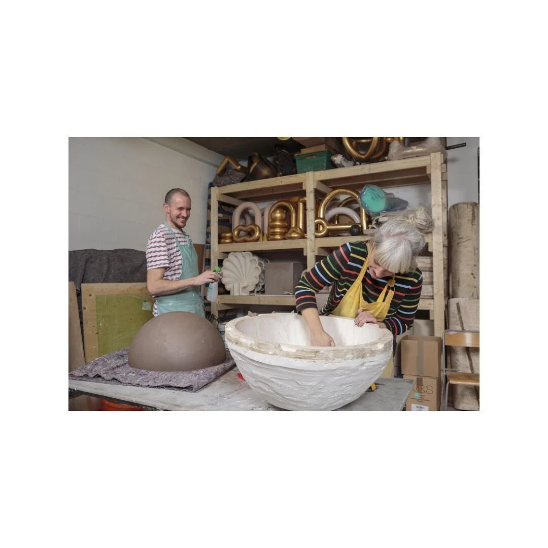 Head over to our ArtThou Spotify account to have to listen to @lopsialdridge 's studio playlist !
There you can browse through over 60 artist studio playlists for some creative musical inspiration

@curatedbyhugo 

#artstudio #artiststudiomusic #artm