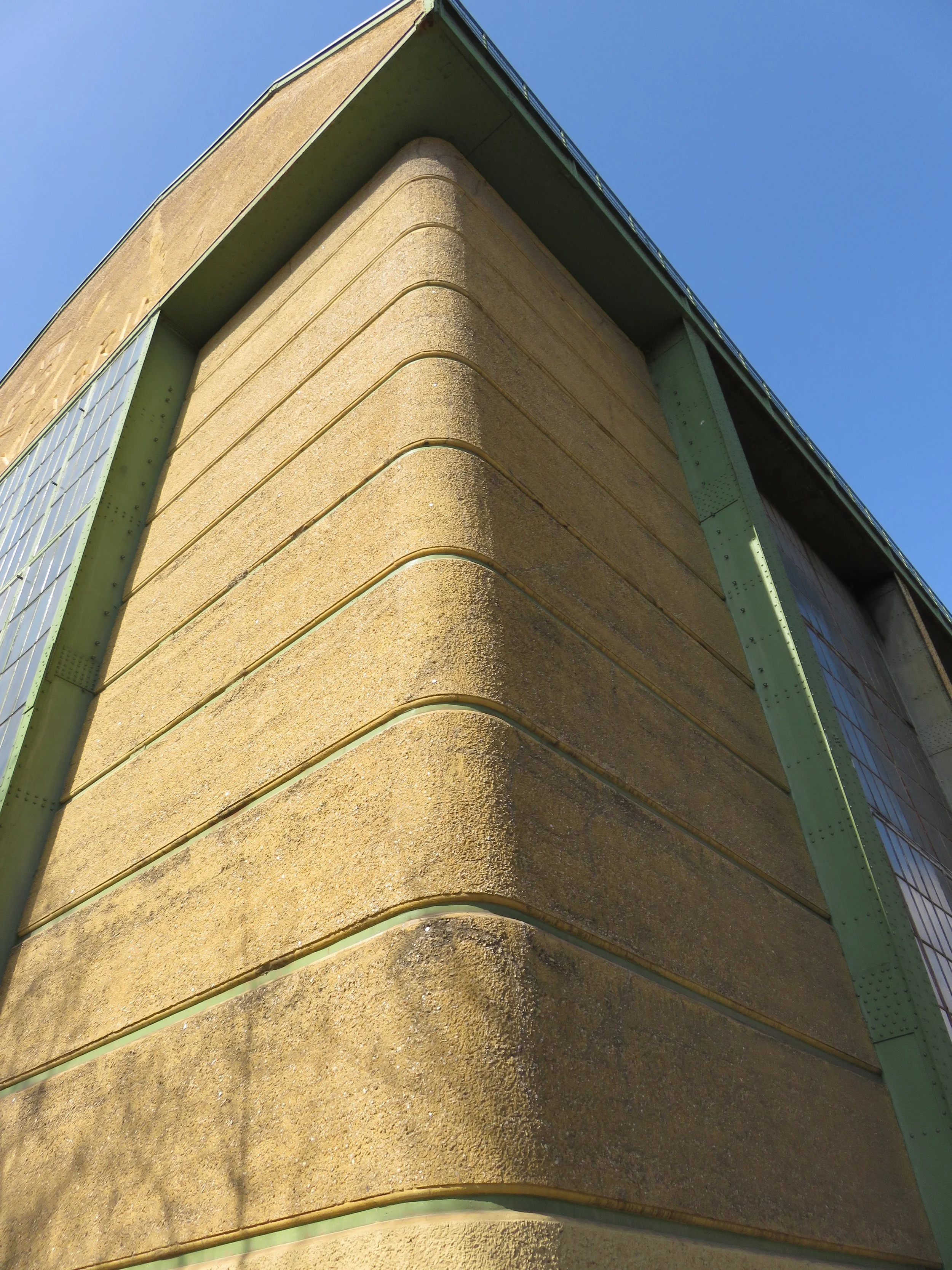 Concrete cornerstones at the Turbinenfabrik