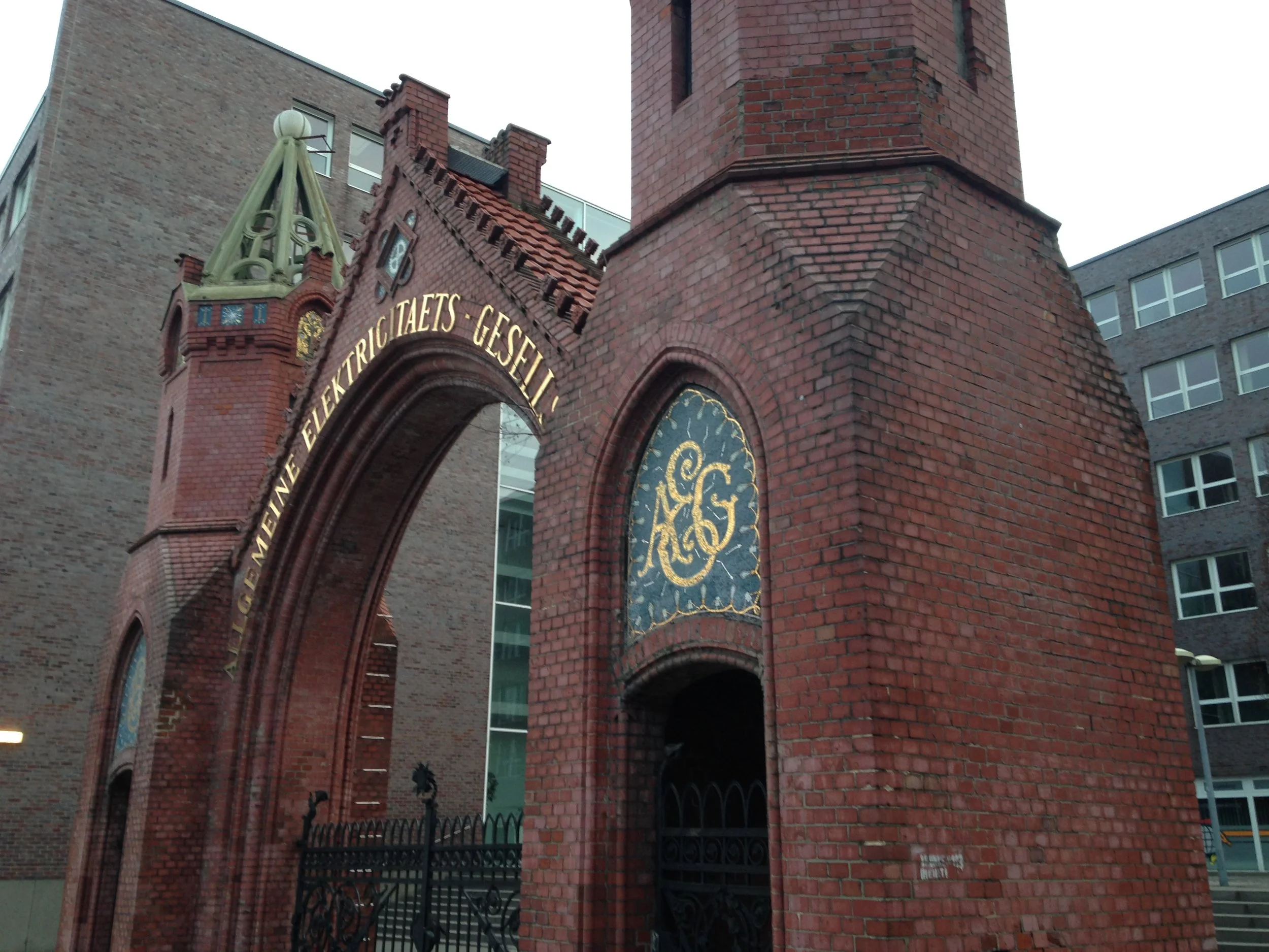 The brick-and-tile AEG gate on Brunnenstraße