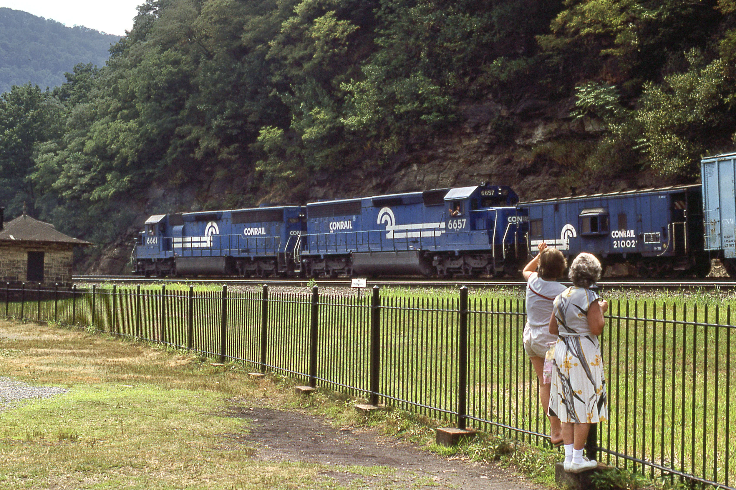 19830800-037-Horseshoe_edit.jpg