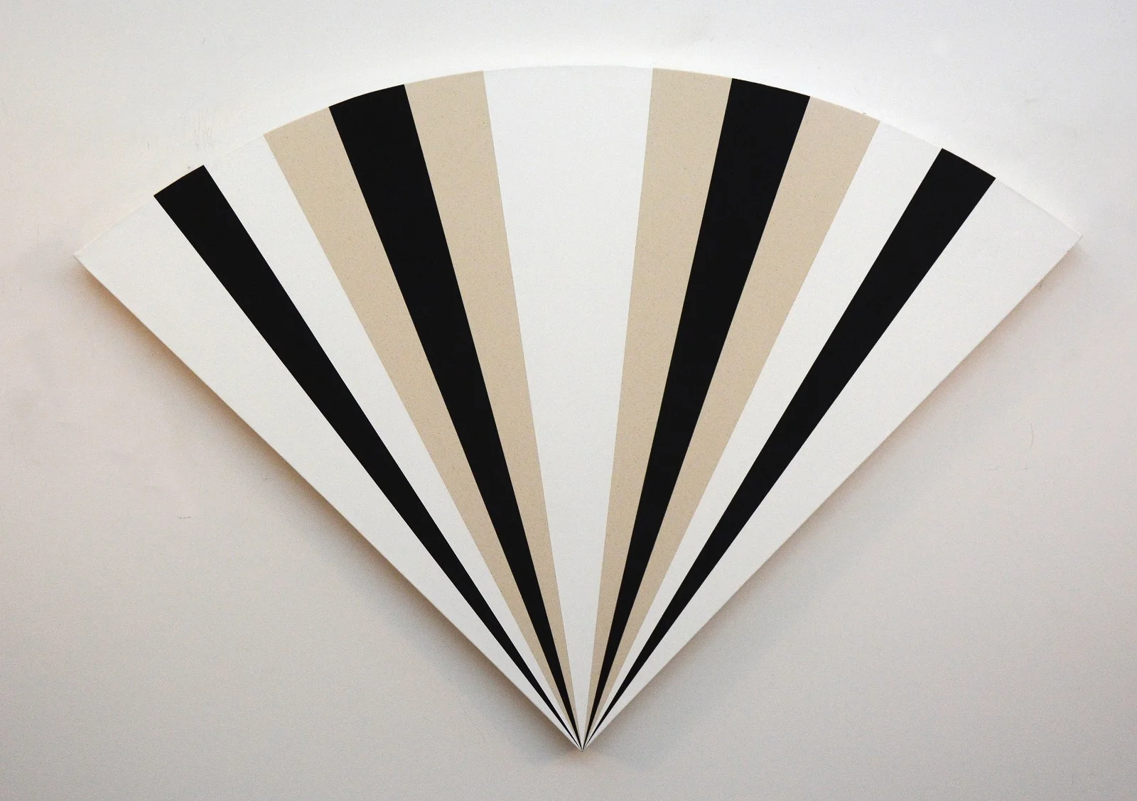 Fan with 1213231323121 Pattern