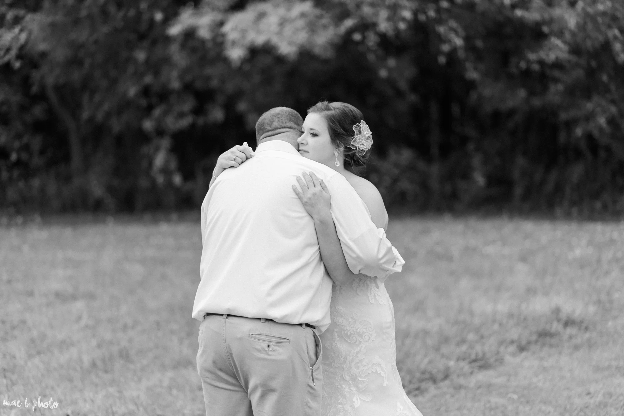 Sarah & Dustin's Intimate Fall Barn Winery Wedding at Hartford Hill Winery in Hartford, Ohio Photographed by Mae B Photo-1.jpg