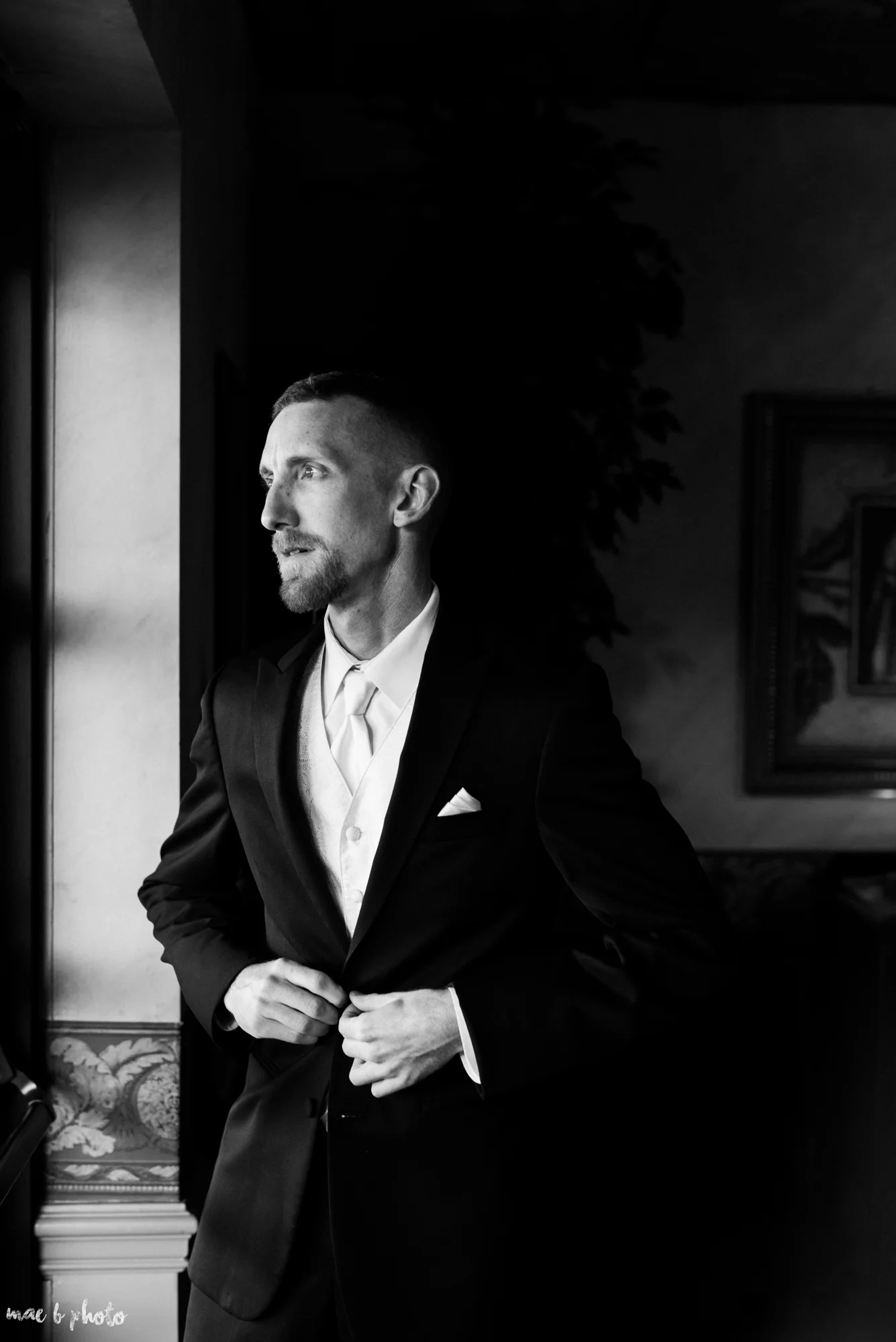 tracey and aaron's personal fall wedding at tiffany's banquet center in brookfield ohio_prep-28.jpg