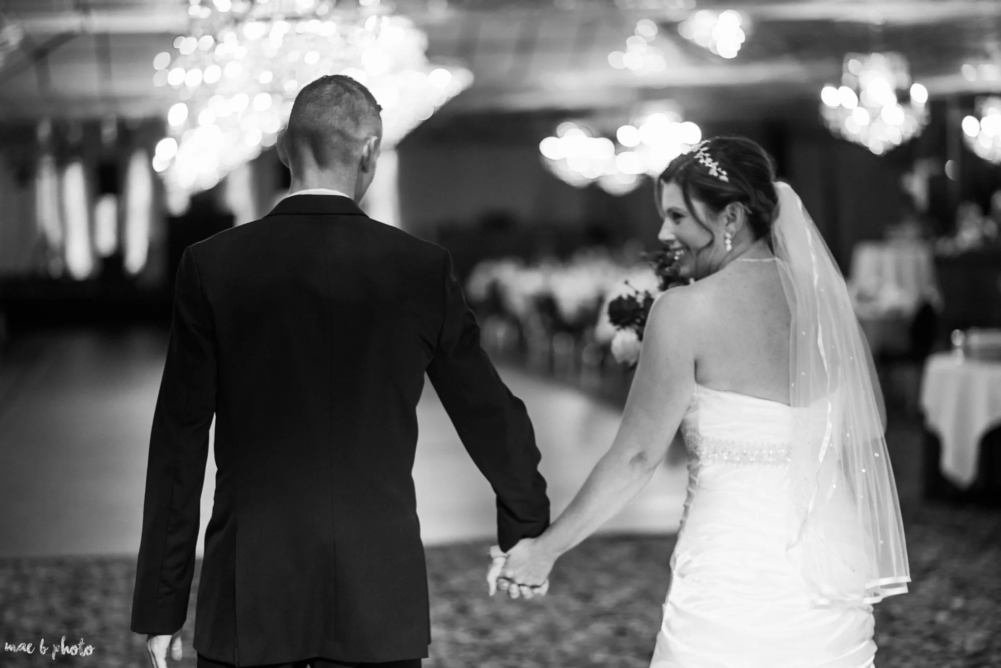 tracey and aaron's personal fall wedding at tiffany's banquet center in brookfield ohio-42.jpg