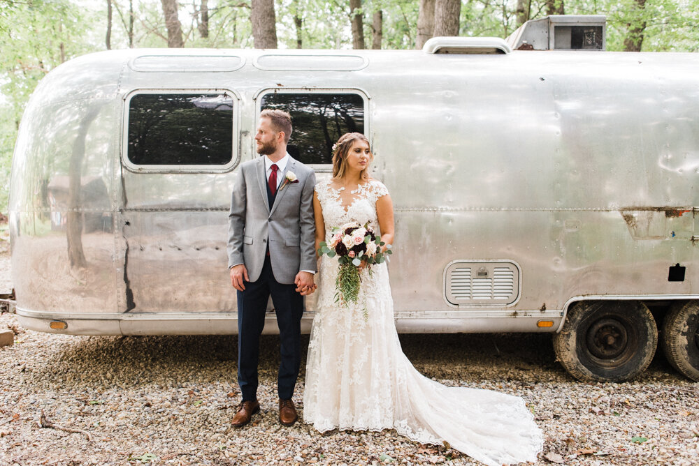 lauren and steves tree house barn wedding at the grand barn at the mohicans in glenmont ohio photographed by youngstown wedding photographer mae b photo-2.jpg