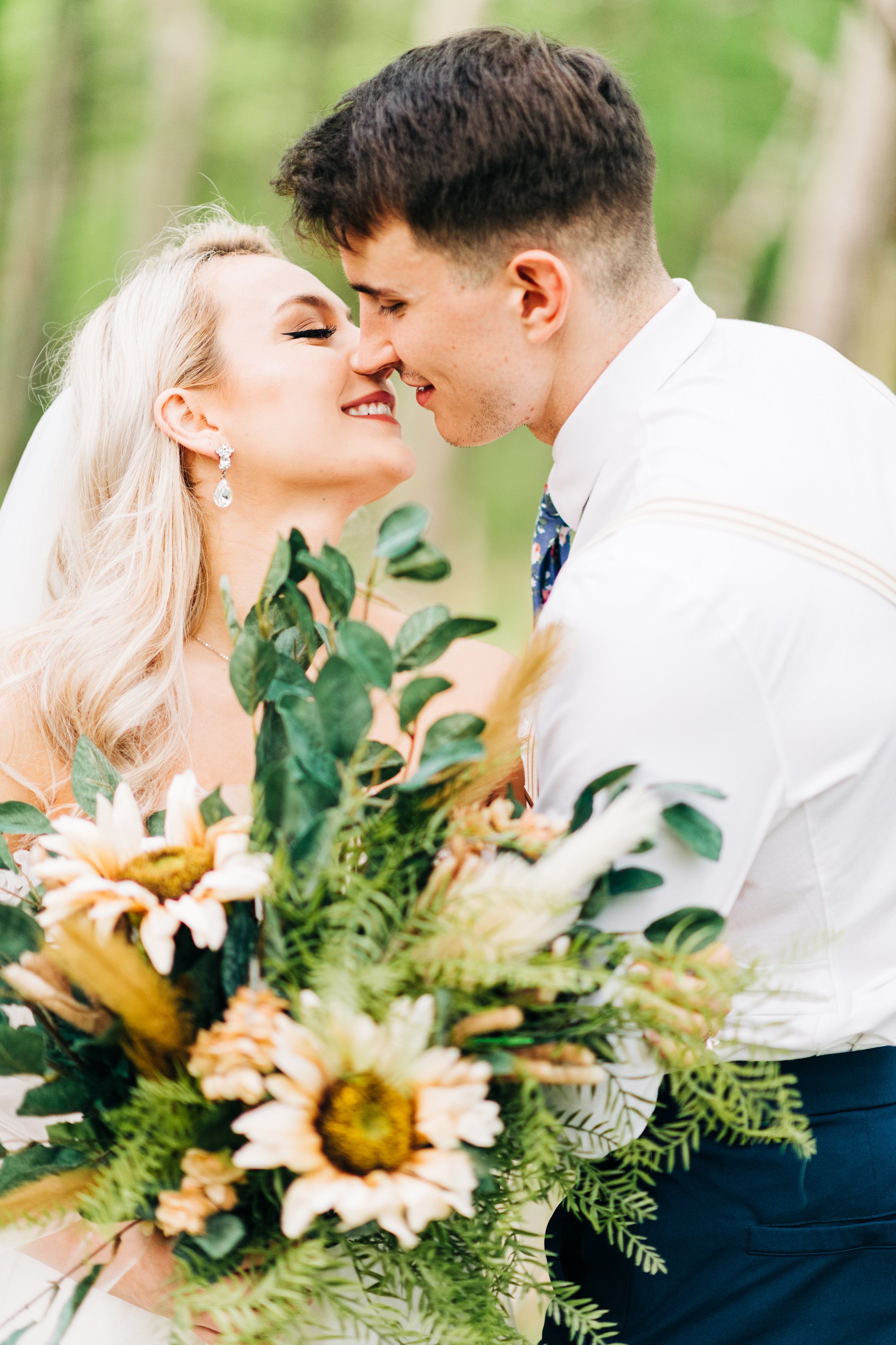 intimate boho wedding woodland wedding photos at north park in pittsburgh pa photographed by youngstown wedding photographer maebphoto-1.jpg