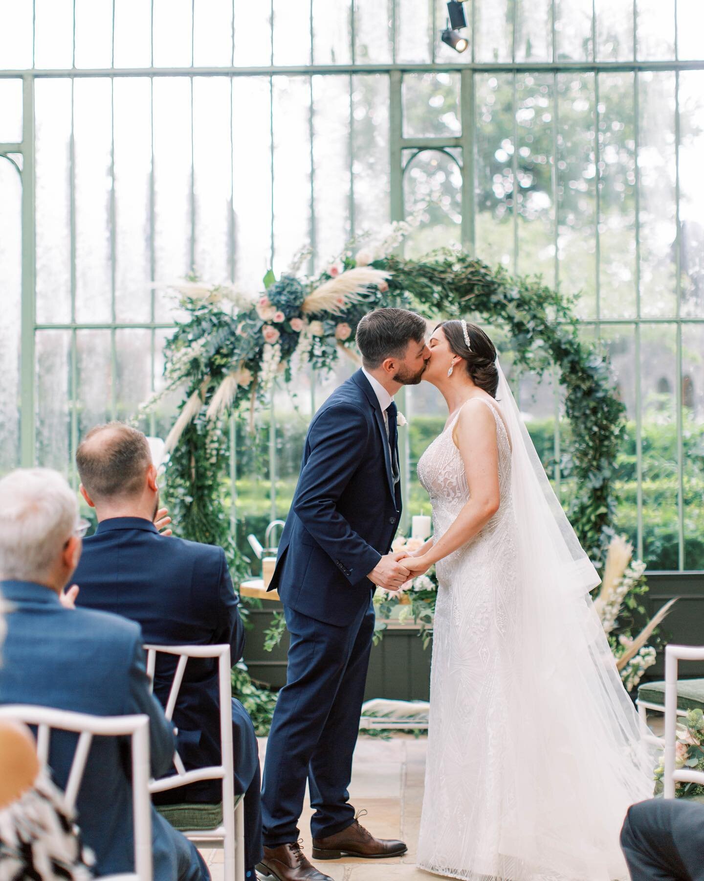 Scott and Laura on my editing screen this week.

All the rain today has me living vicariously through photos of sunnier days only a few weeks back. Here&rsquo;s hoping for some dry days again soon!

.
.
.
#CliffAtLyonsWedding #FineArtPhotography #Fin