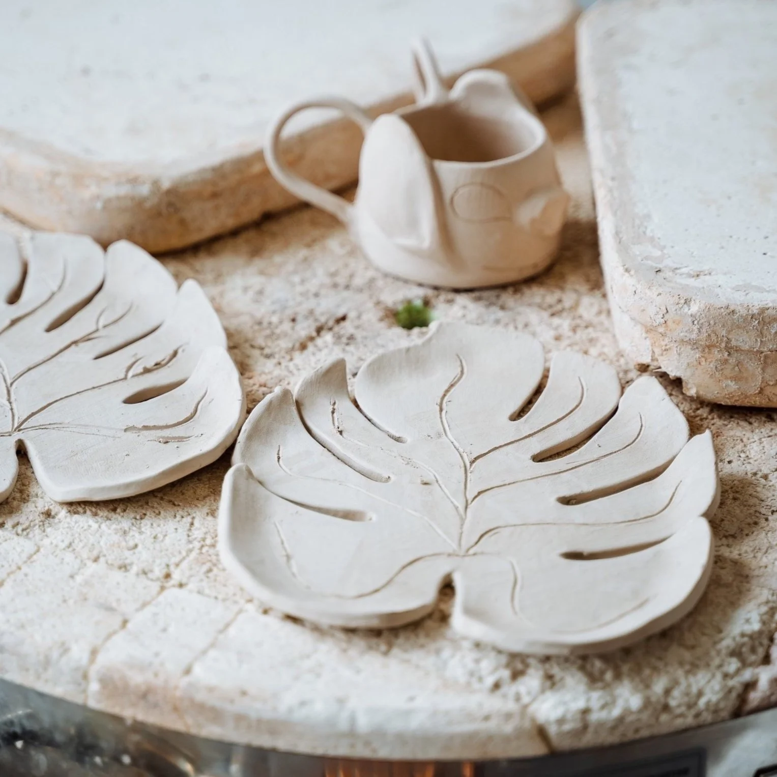 clay%2Bpottery%2Bmonstera%2Bshutterstock_2056027766.jpg