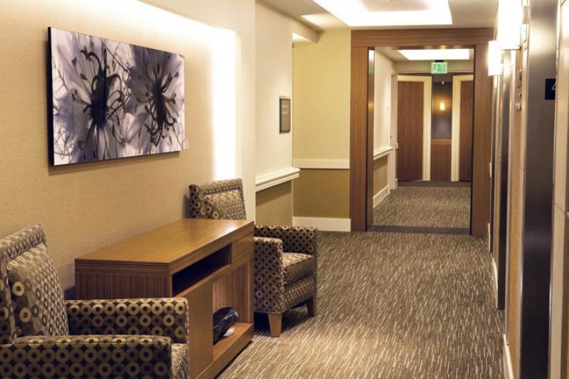 9-Mirabella_Jones_ElevatorLobbiesJeffreyHehlen_HMGallery_Lobby2_LR.jpg