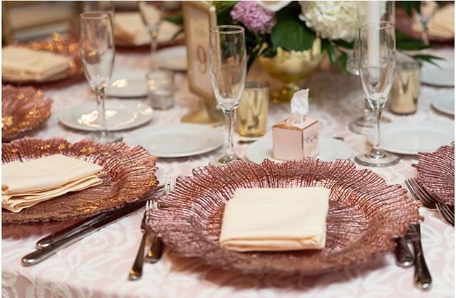 Rose gold &amp; Gold's 🥰
📸 @romanticshots
.
.
.
.
#detailsdetails #weddingday #bride #groom #signaturewedding #luxuryweddings #laweddingplanner #socalweddingplanner  #signatureweddings #
 #luxurywedding #newlyweds #engaged #engagementring #bridetob